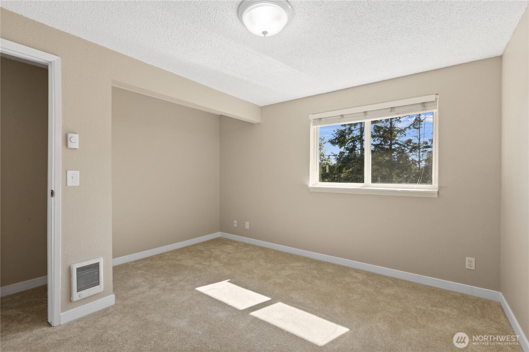 7700 196th Street SW #C, Edmonds, WA 98026