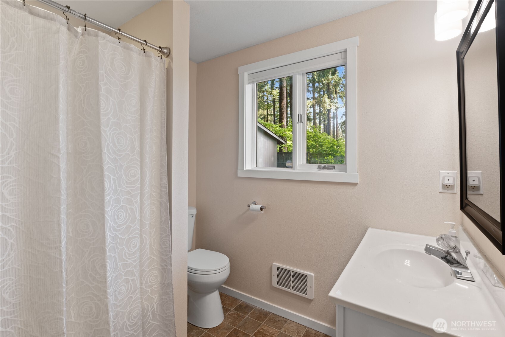 6182 Chestnut Drive , Maple Falls, WA 98266