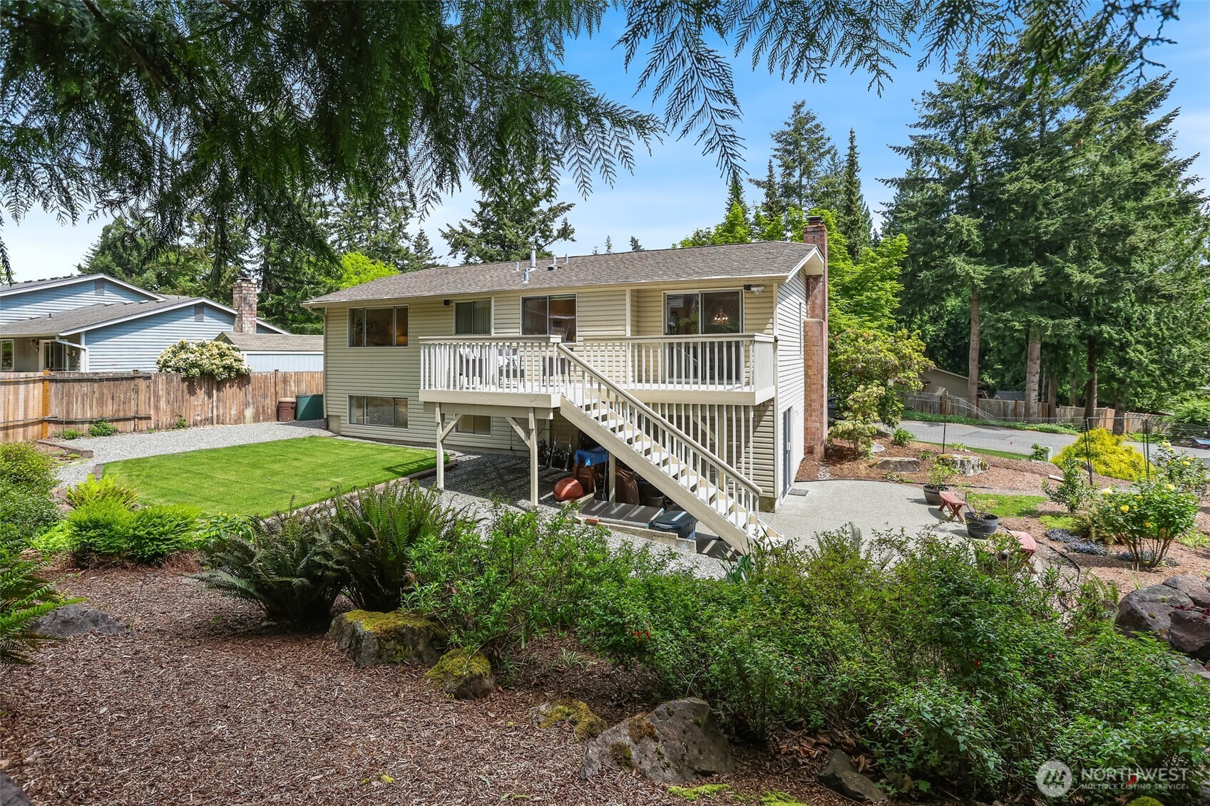 155 Capella Drive NW, Issaquah, WA 98027