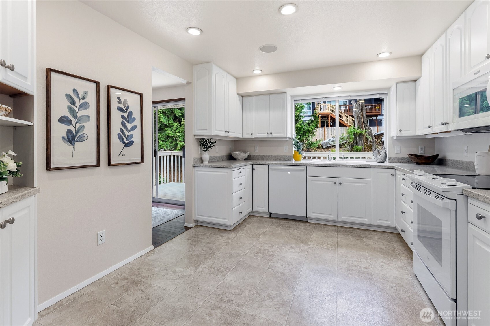 155 Capella Drive NW, Issaquah, WA 98027