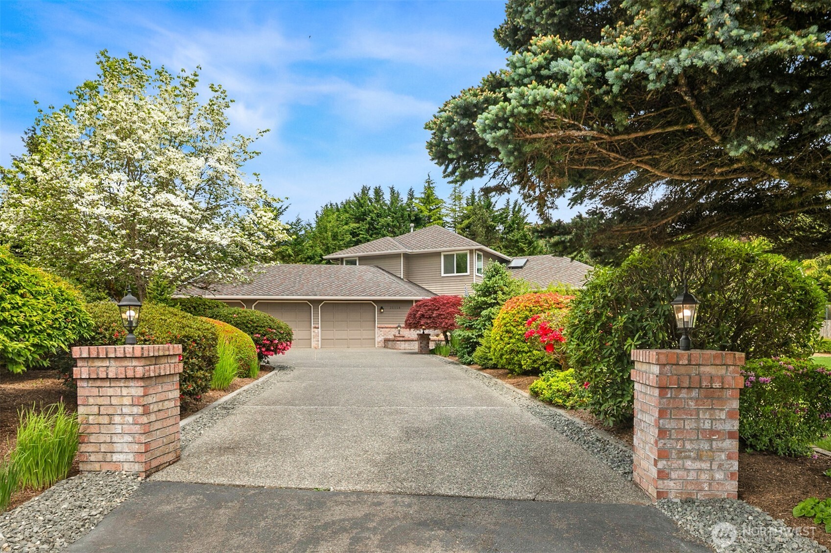 21118 SE 137th Place , Issaquah, WA 98027