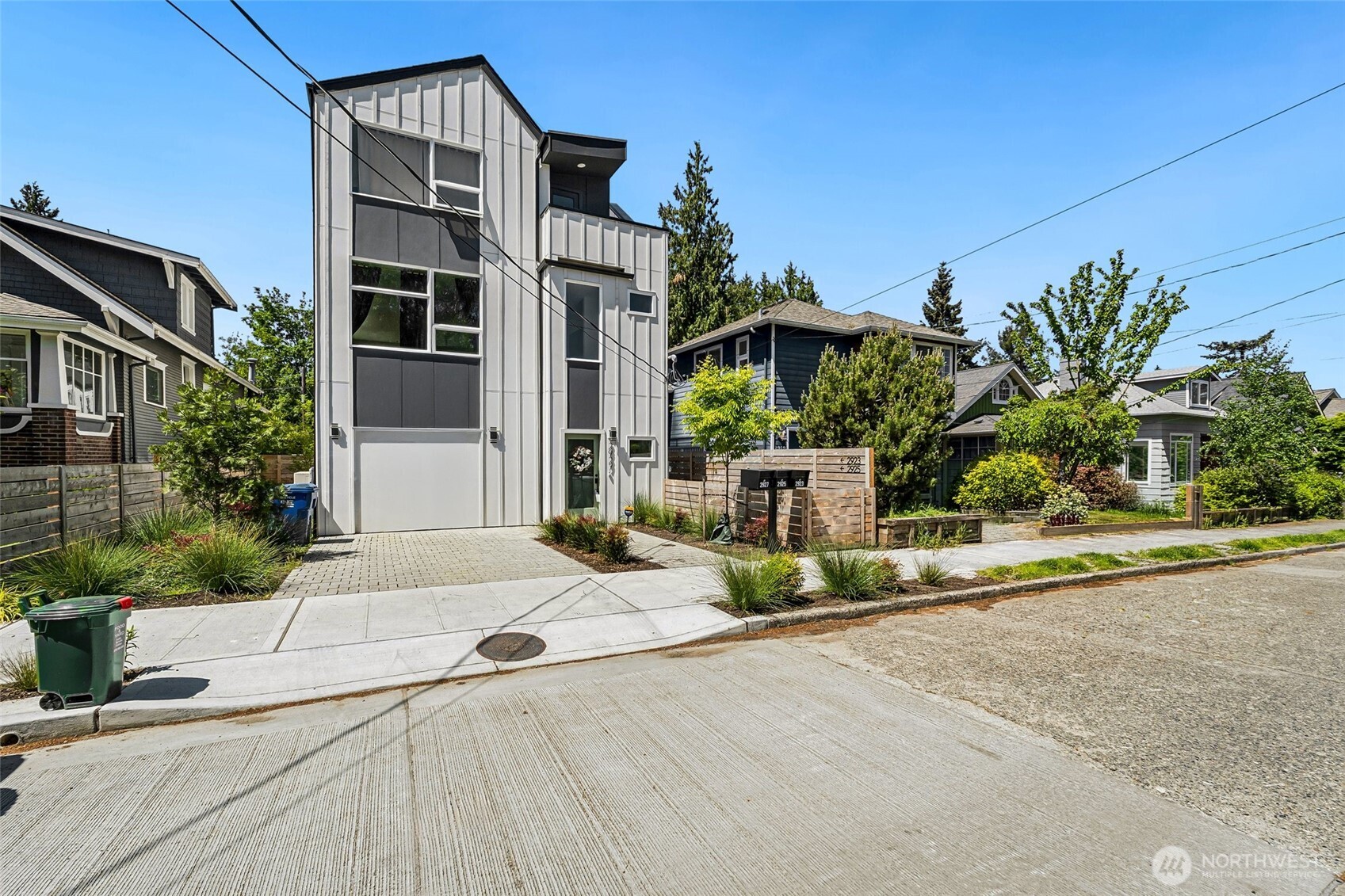 2925 39th Avenue SW, Seattle, WA 98116