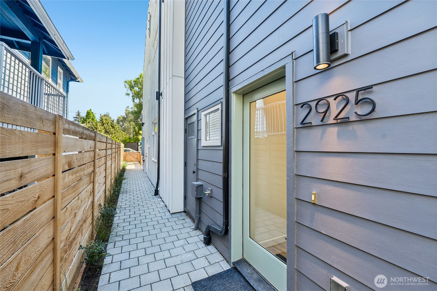 2925 39th Avenue SW, Seattle, WA 98116