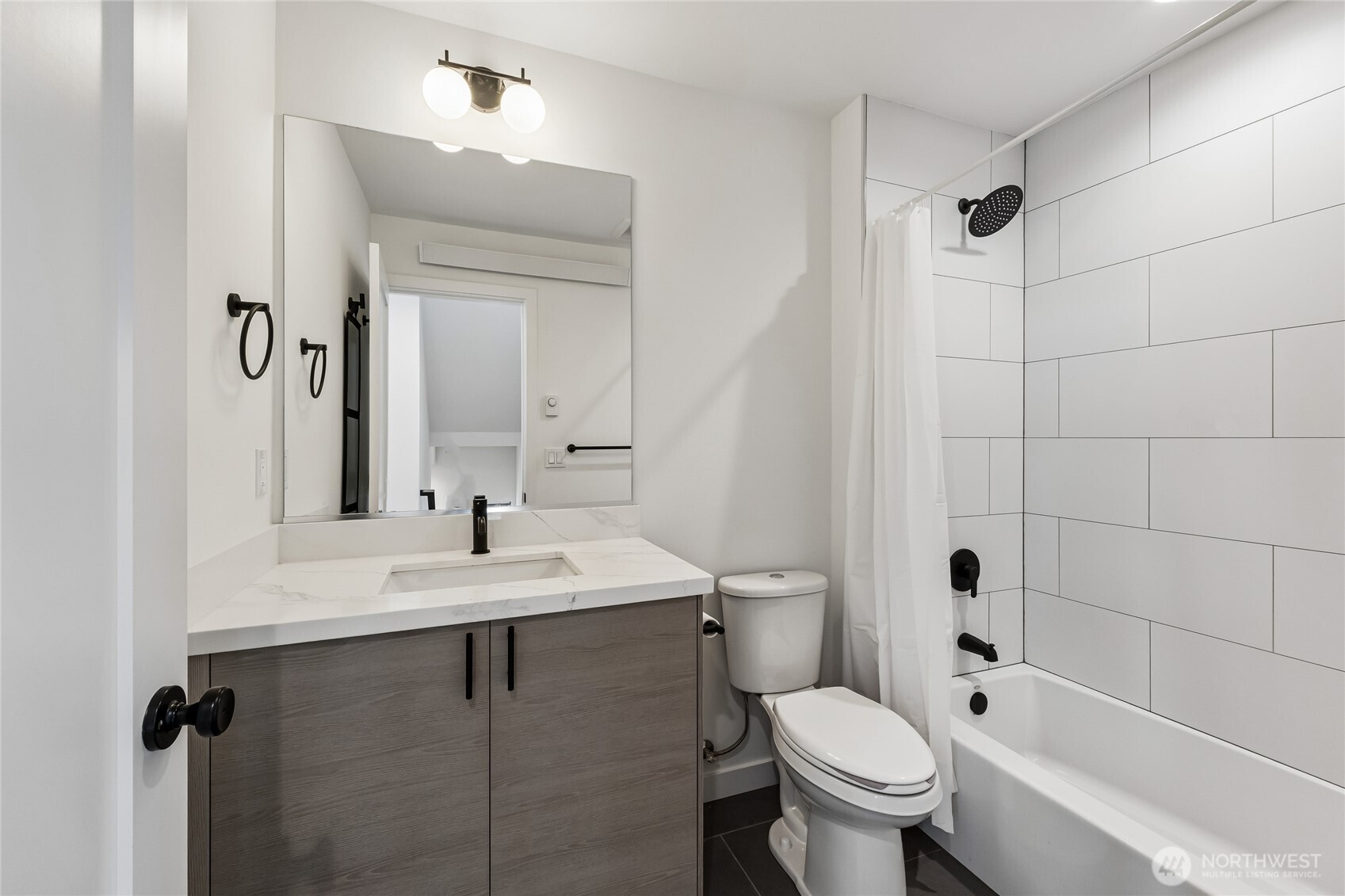2925 39th Avenue SW, Seattle, WA 98116