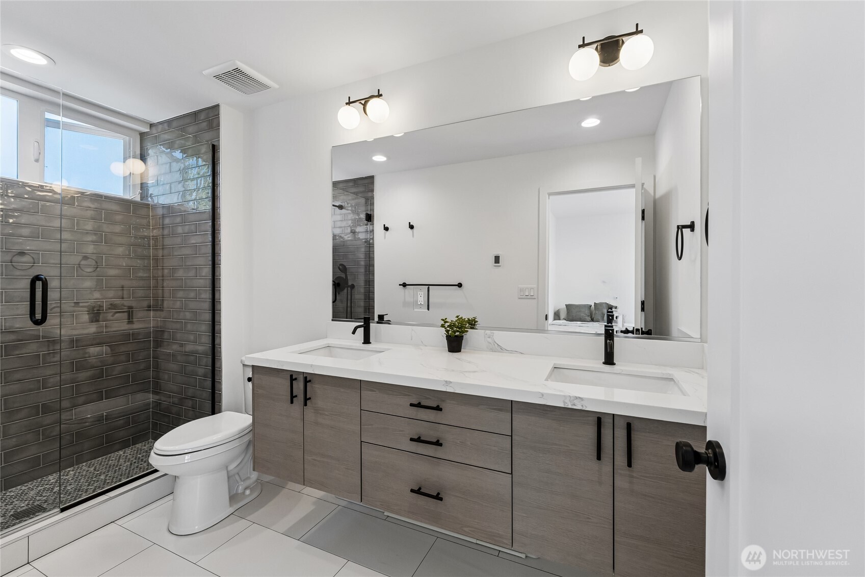 2925 39th Avenue SW, Seattle, WA 98116