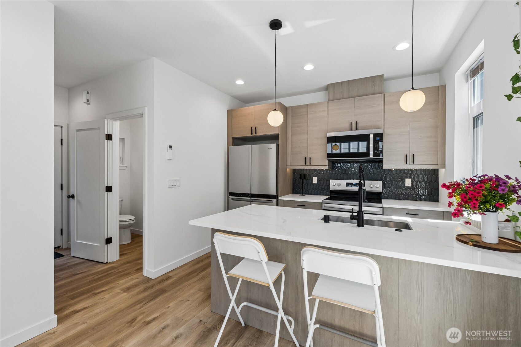 2925 39th Avenue SW, Seattle, WA 98116