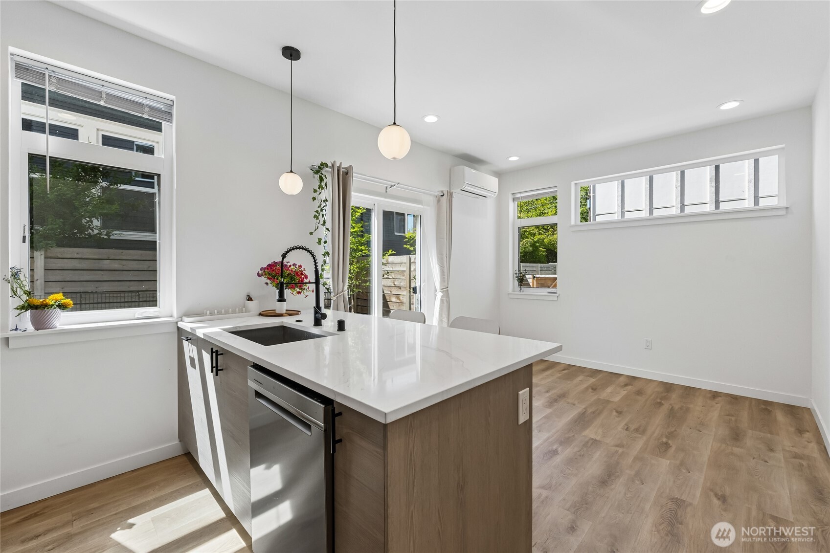 2925 39th Avenue SW, Seattle, WA 98116