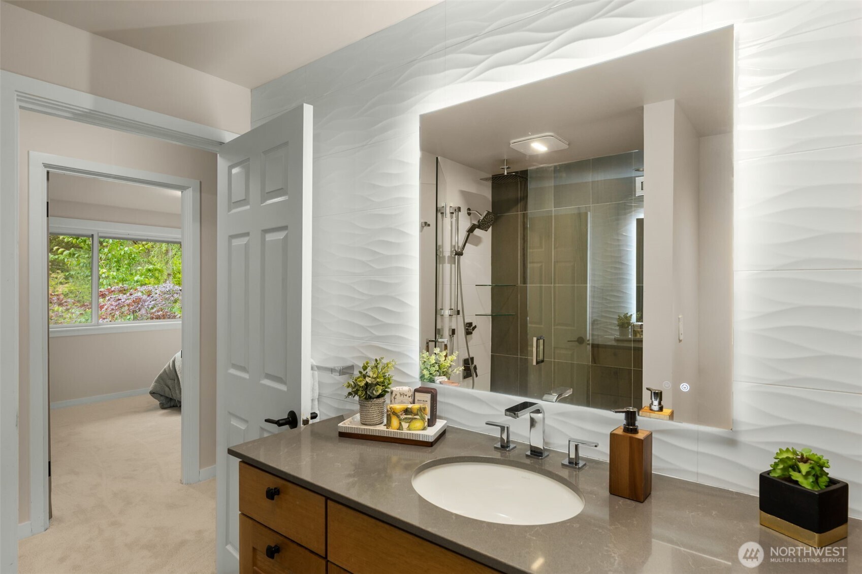 8805 SE 39th Street , Mercer Island, WA 98040