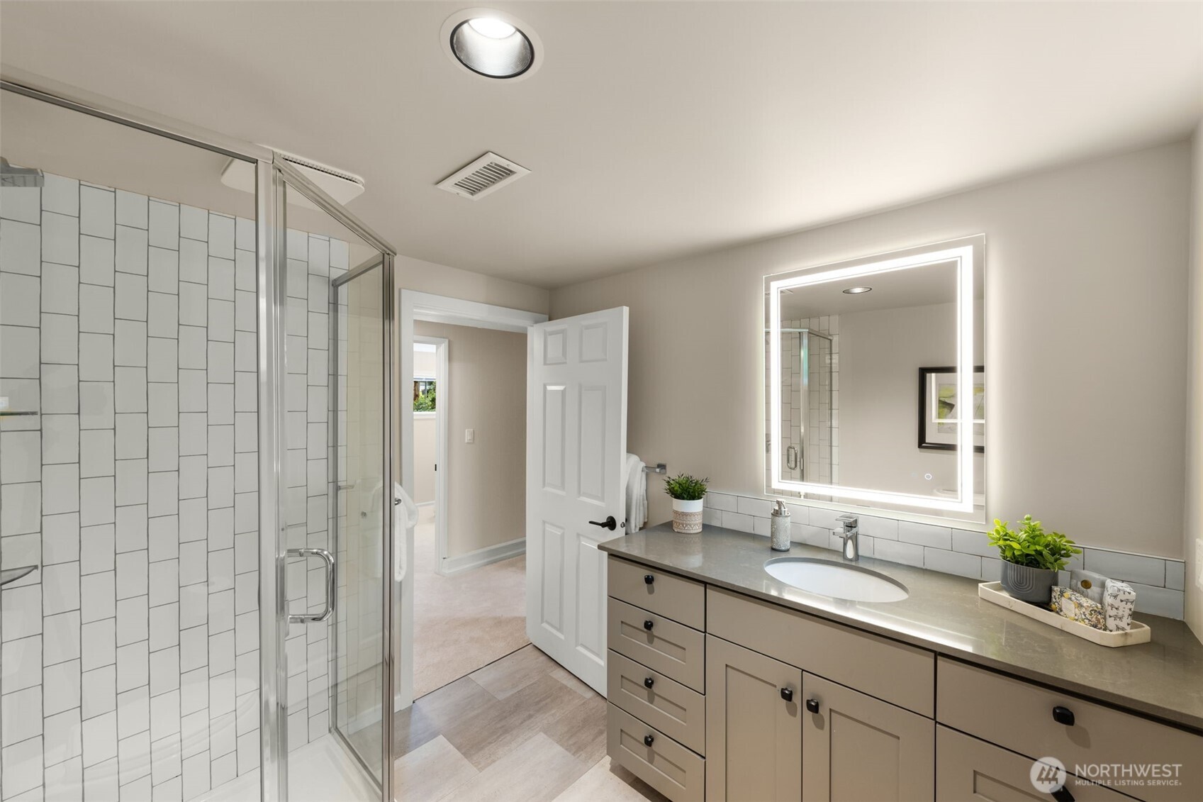 8805 SE 39th Street , Mercer Island, WA 98040