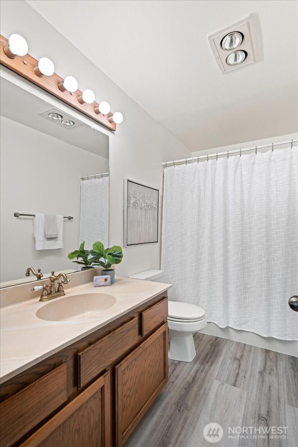 12027 15th Avenue NE #305, Seattle, WA 98125