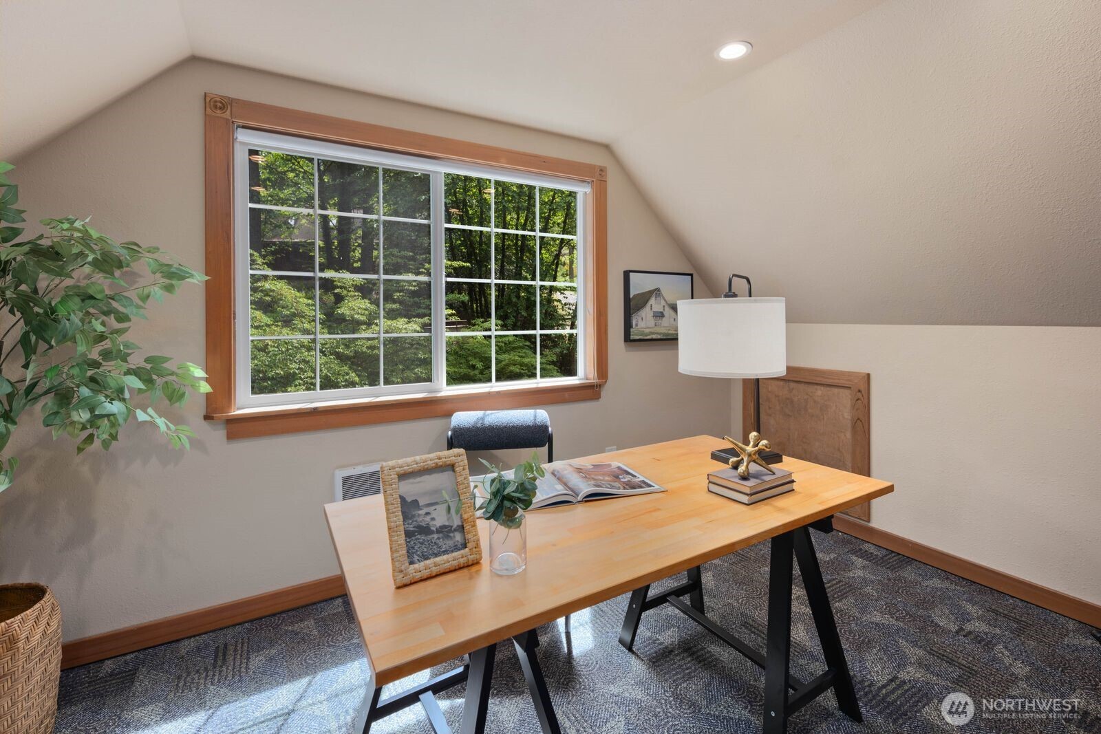 16464 239th Avenue SE, Issaquah, WA 98027
