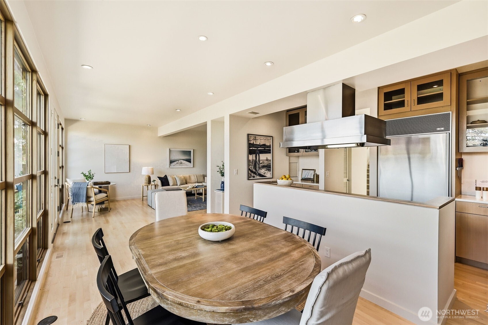 3607 W W Commodore Way , Seattle, WA 98199