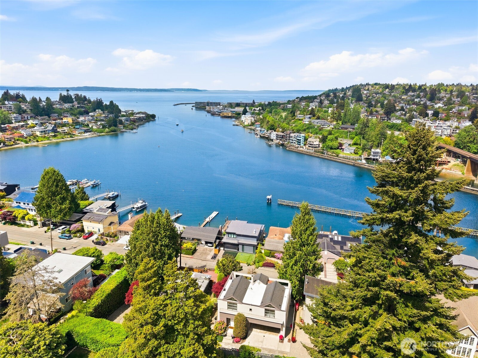 3607 W W Commodore Way , Seattle, WA 98199
