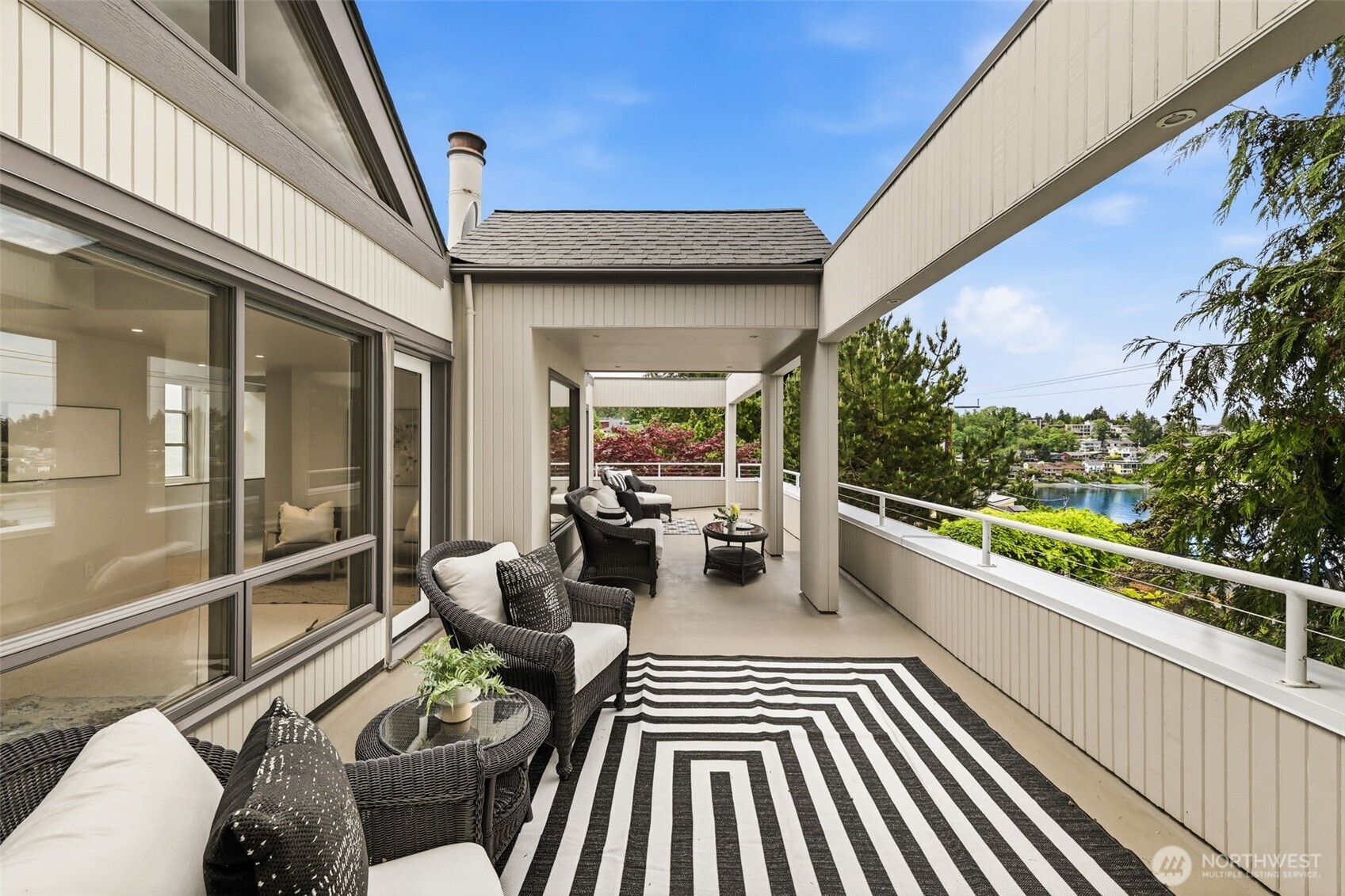 3607 W W Commodore Way , Seattle, WA 98199