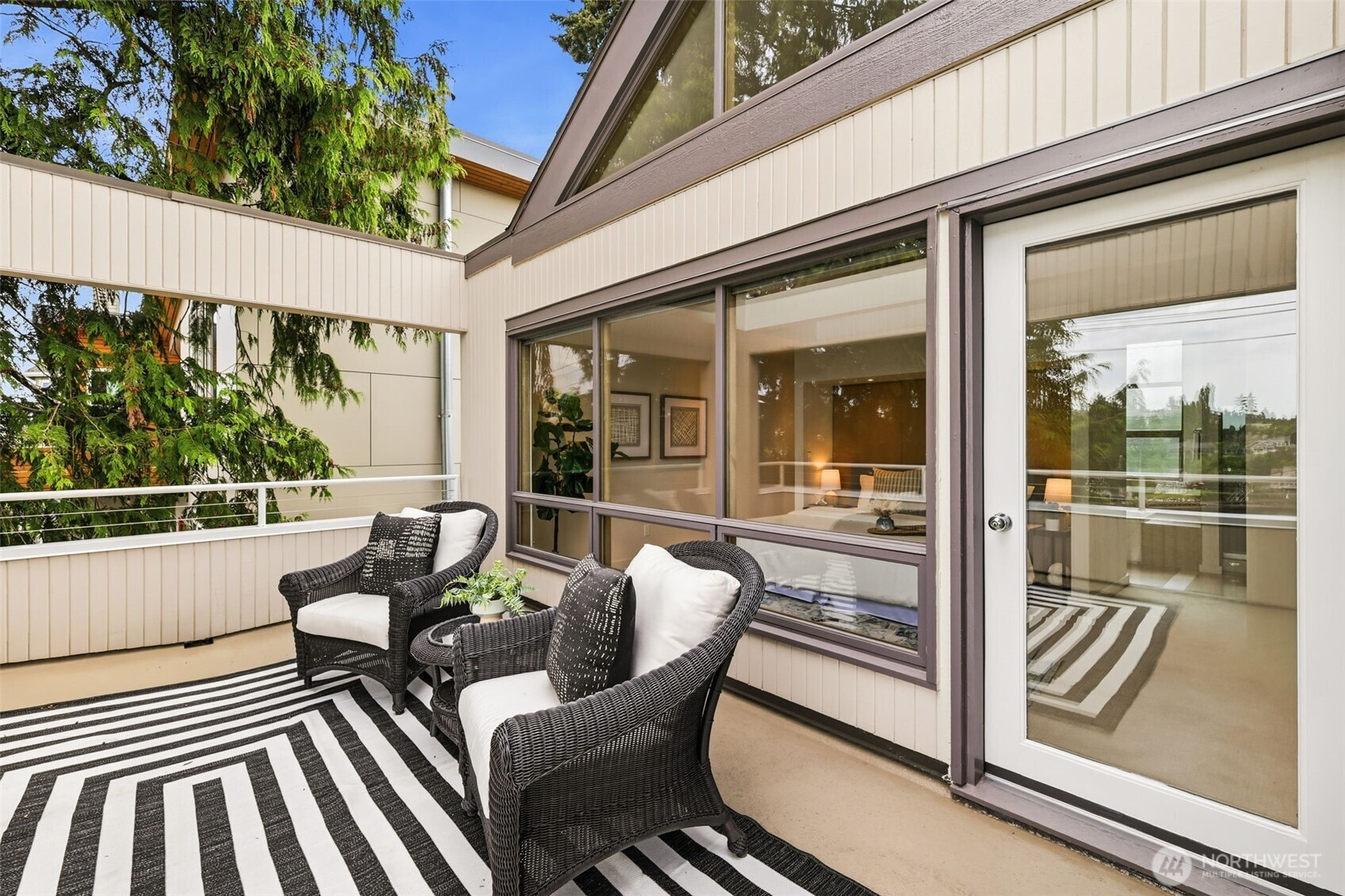 3607 W W Commodore Way , Seattle, WA 98199