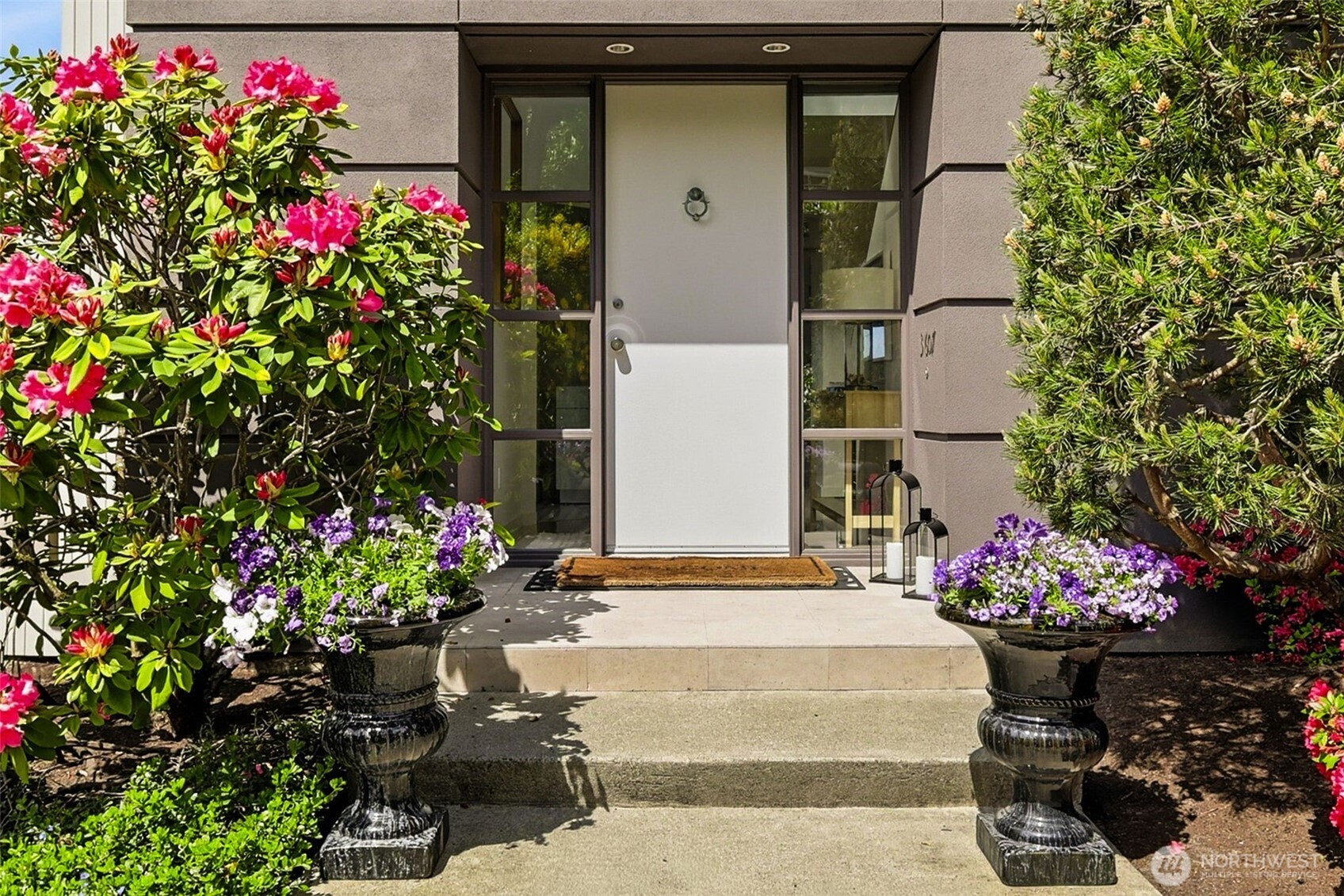 3607 W W Commodore Way , Seattle, WA 98199