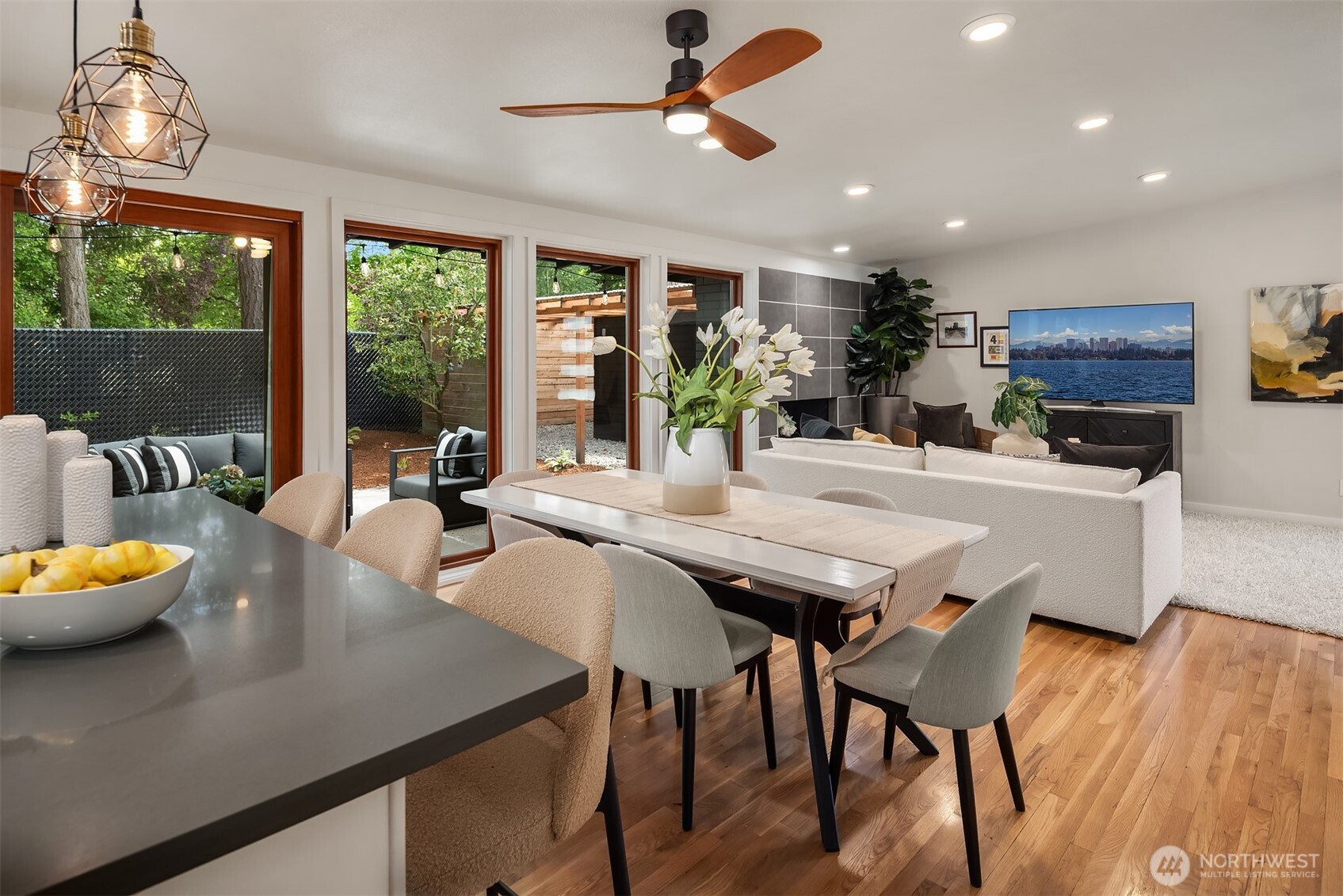 15634 SE 8th Street , Bellevue, WA 98008