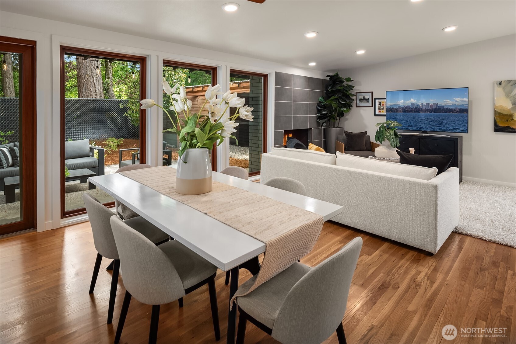 15634 SE 8th Street , Bellevue, WA 98008