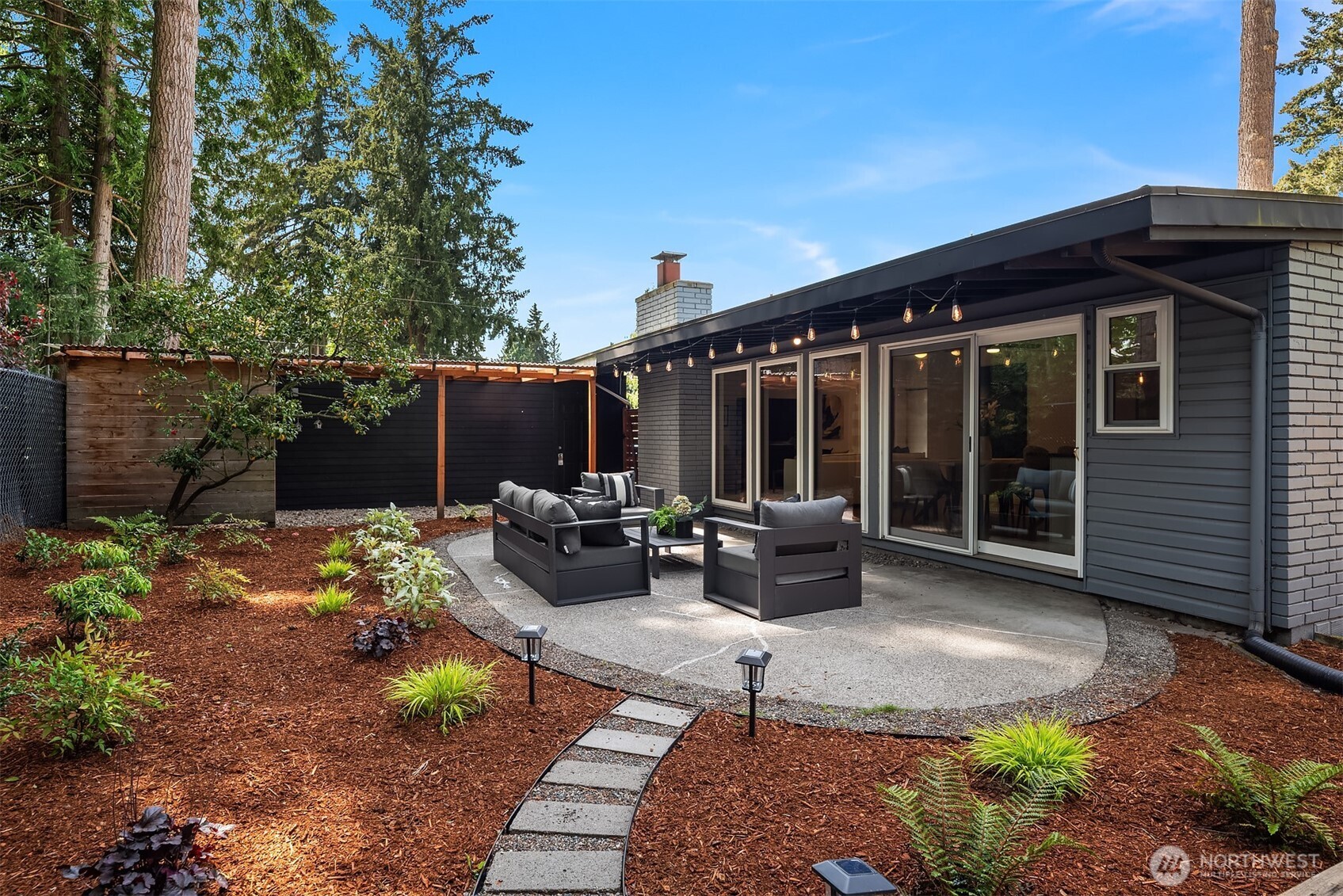 15634 SE 8th Street , Bellevue, WA 98008