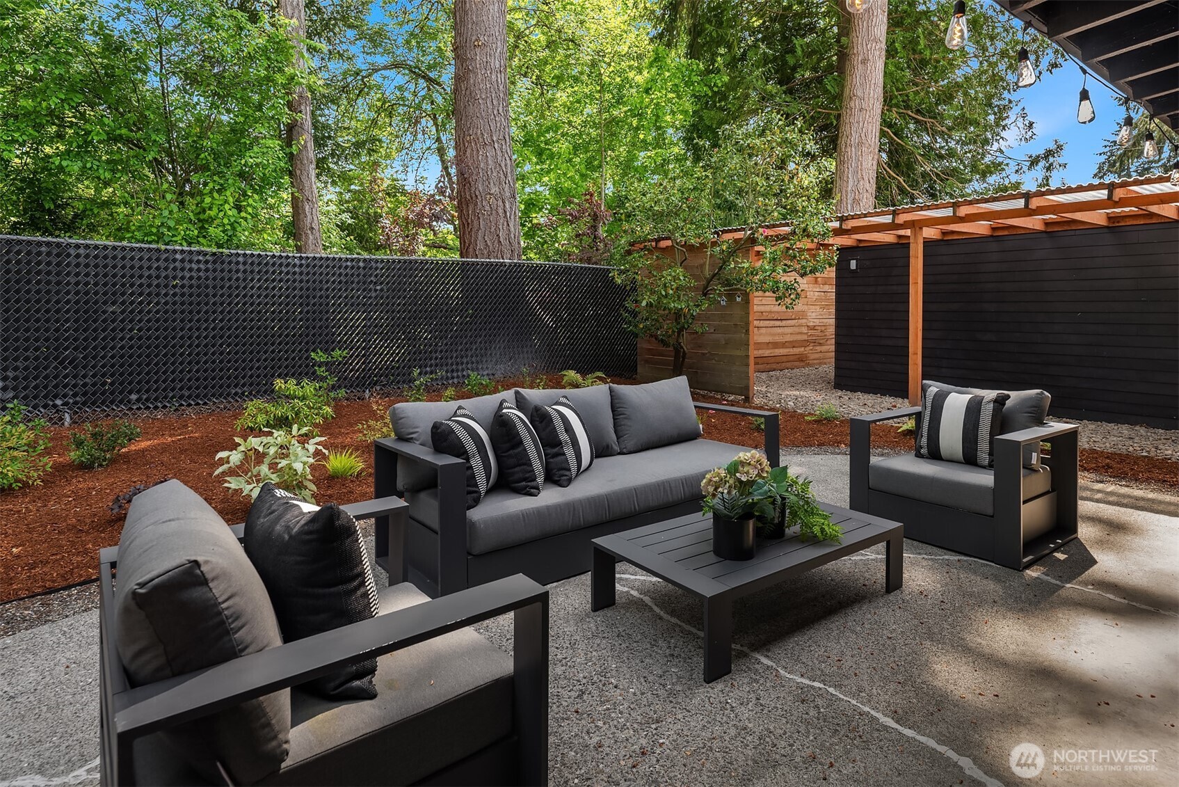 15634 SE 8th Street , Bellevue, WA 98008
