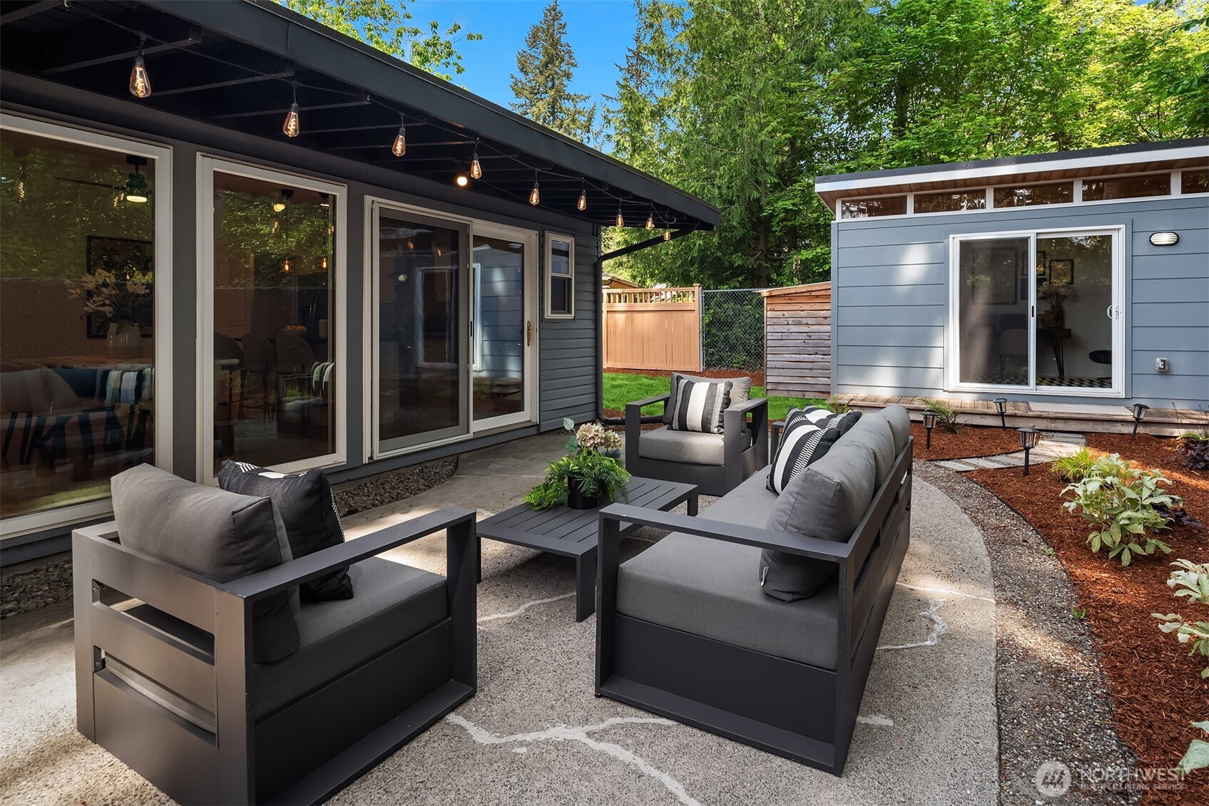 15634 SE 8th Street , Bellevue, WA 98008