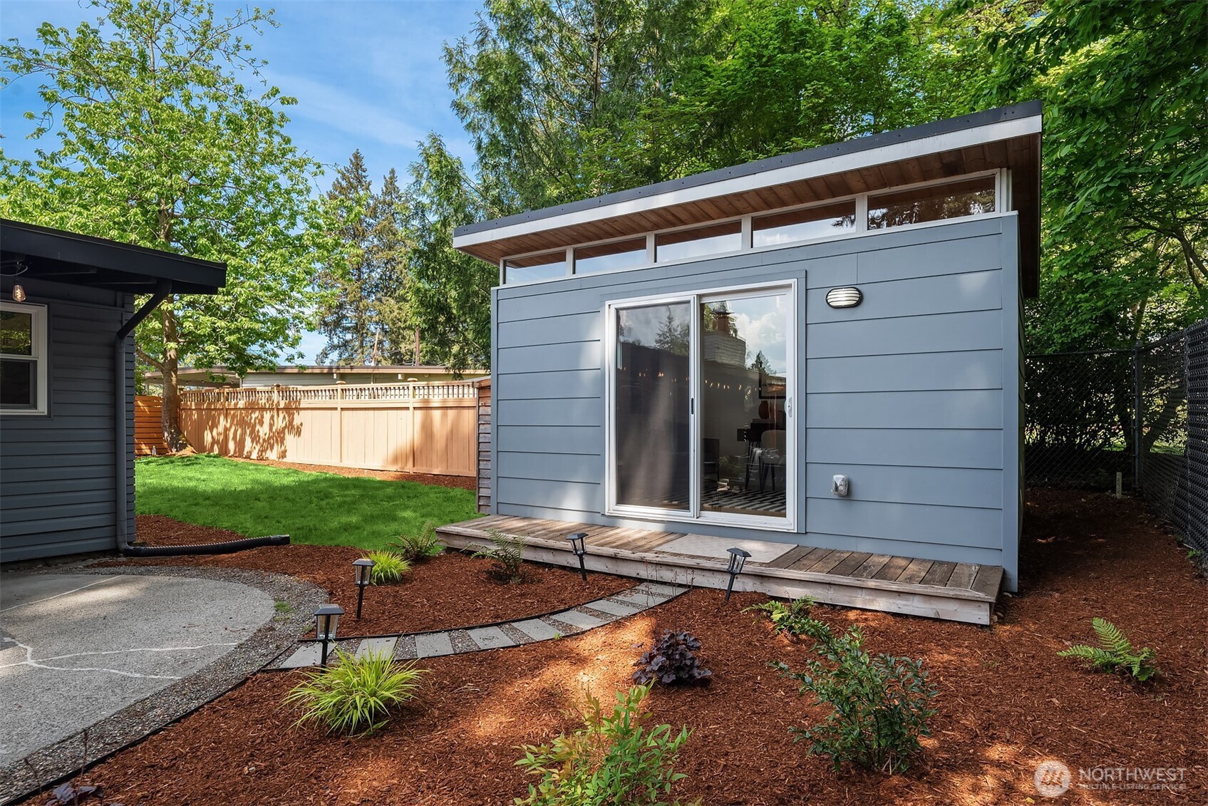15634 SE 8th Street , Bellevue, WA 98008