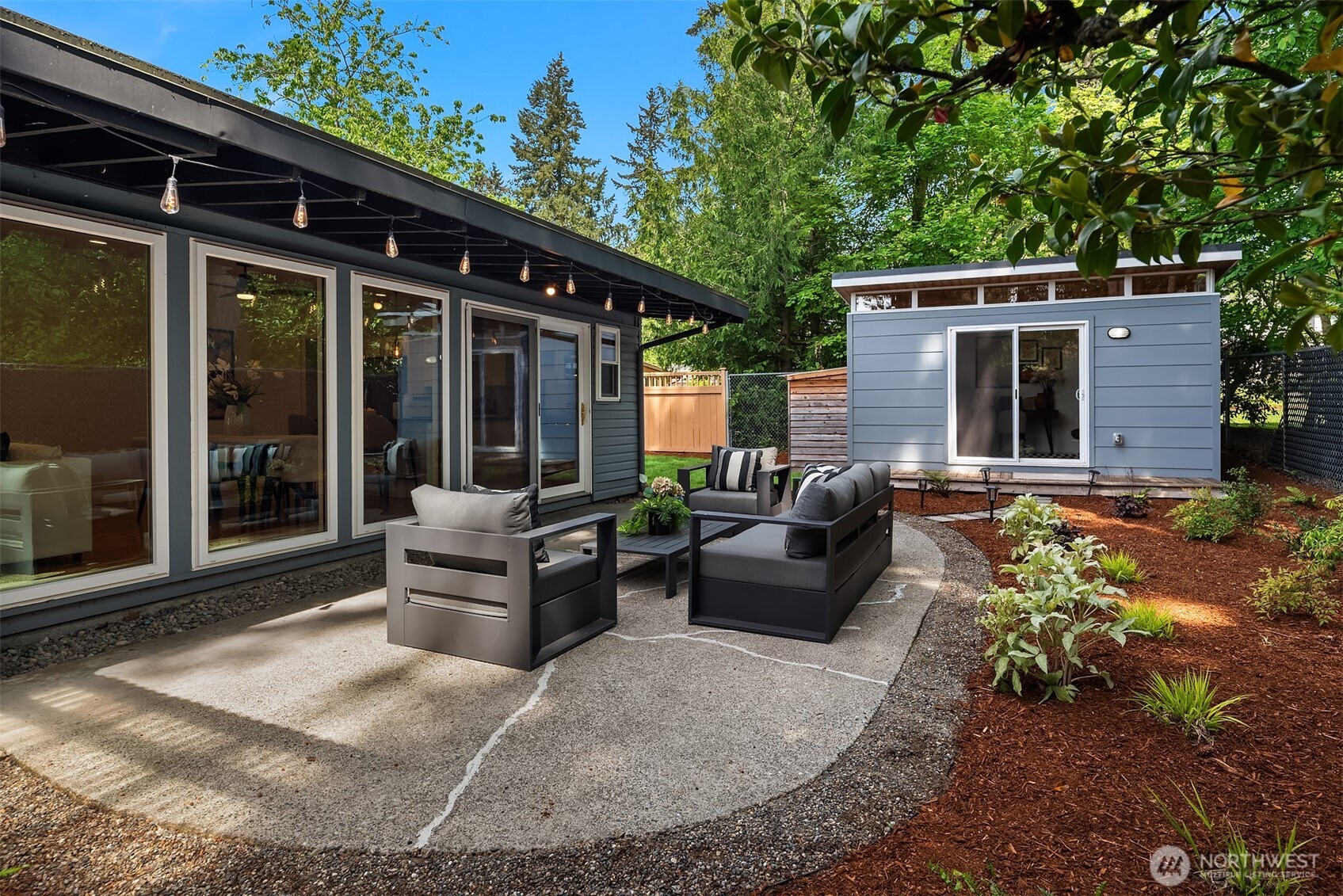 15634 SE 8th Street , Bellevue, WA 98008