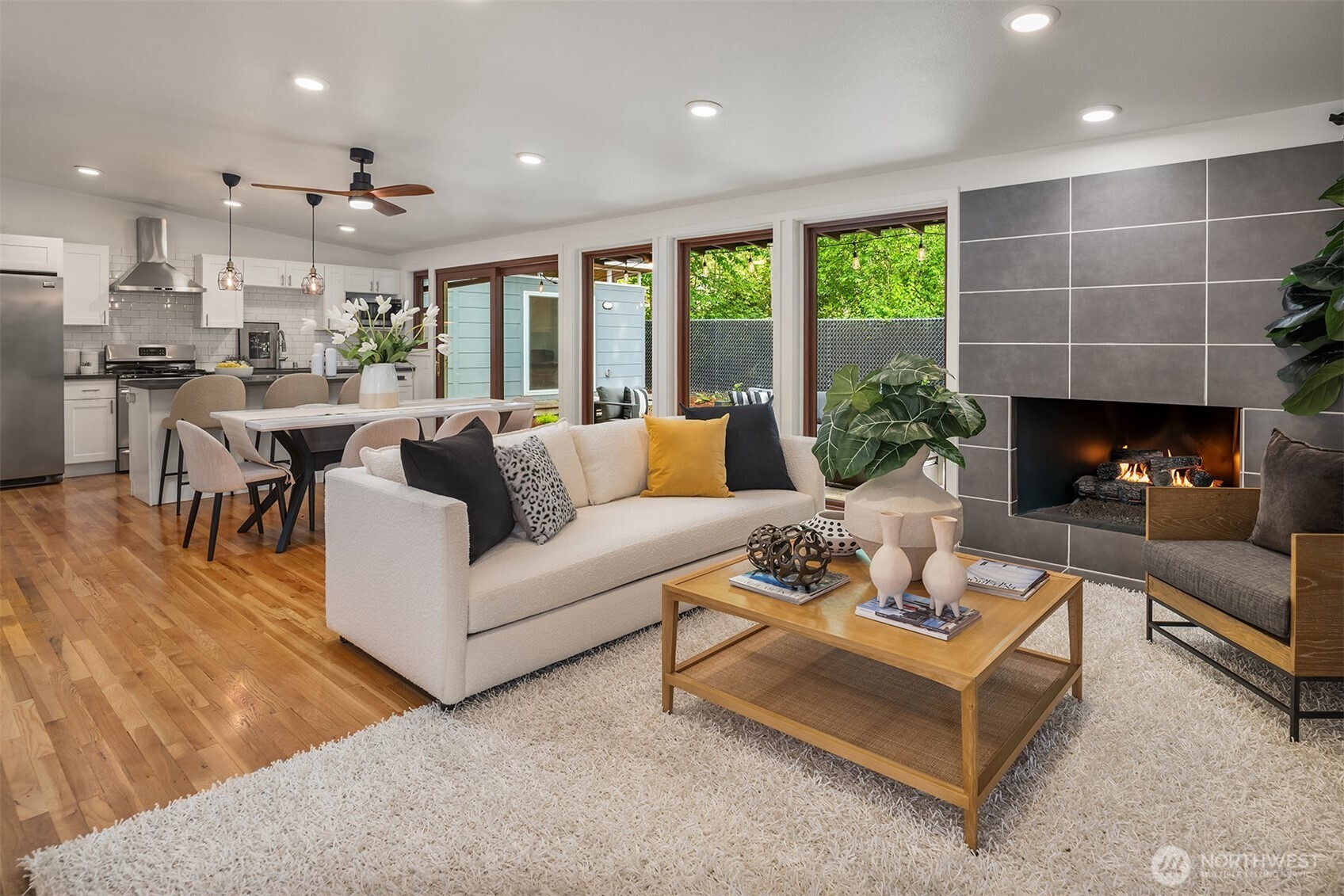 15634 SE 8th Street , Bellevue, WA 98008