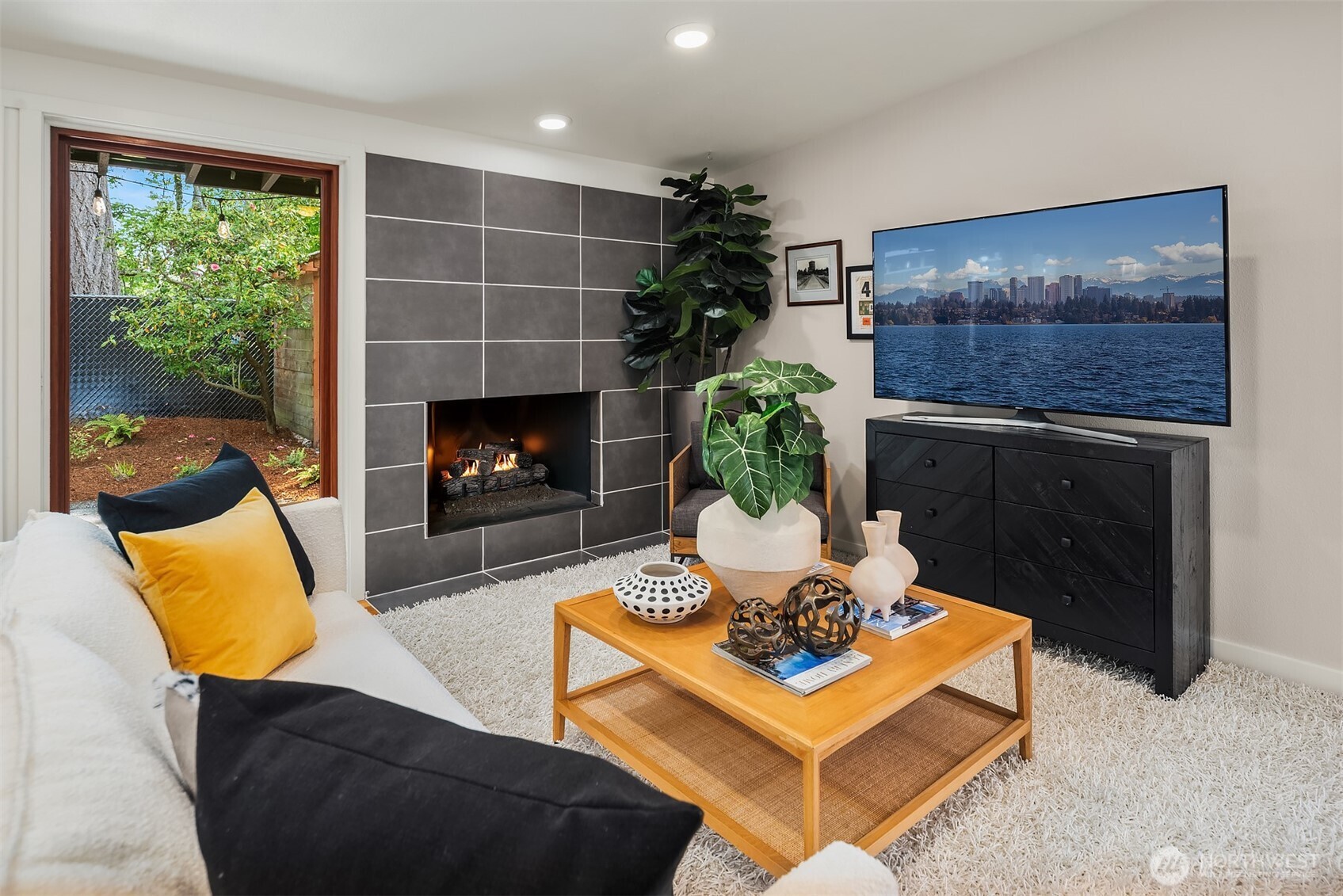 15634 SE 8th Street , Bellevue, WA 98008