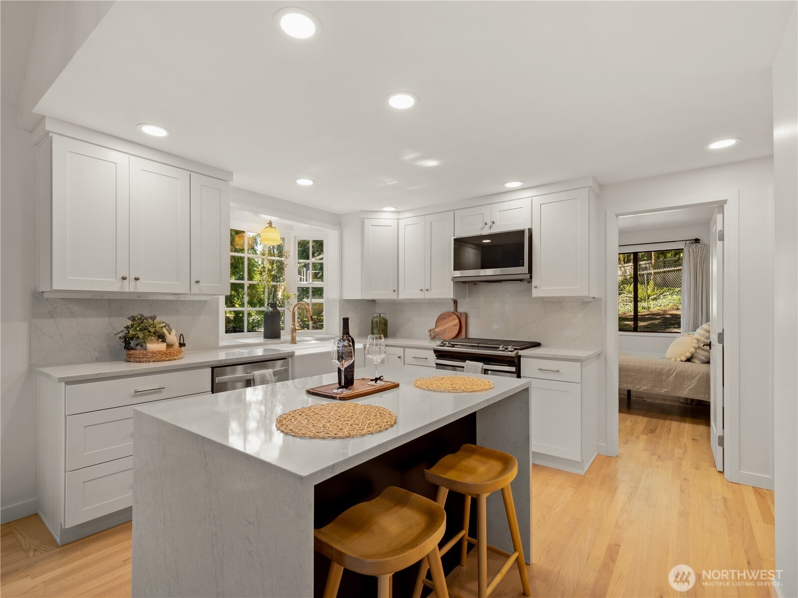 22713 NE 12th Place , Sammamish, WA 98074