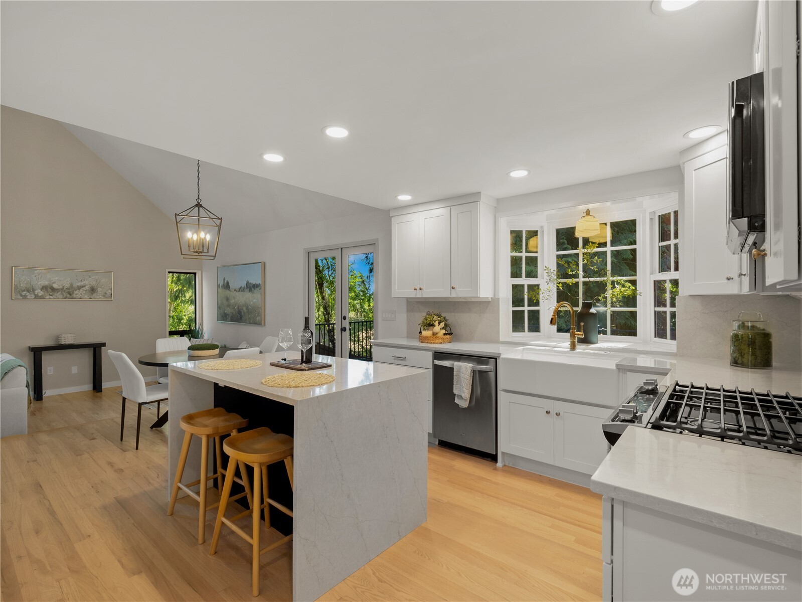22713 NE 12th Place , Sammamish, WA 98074