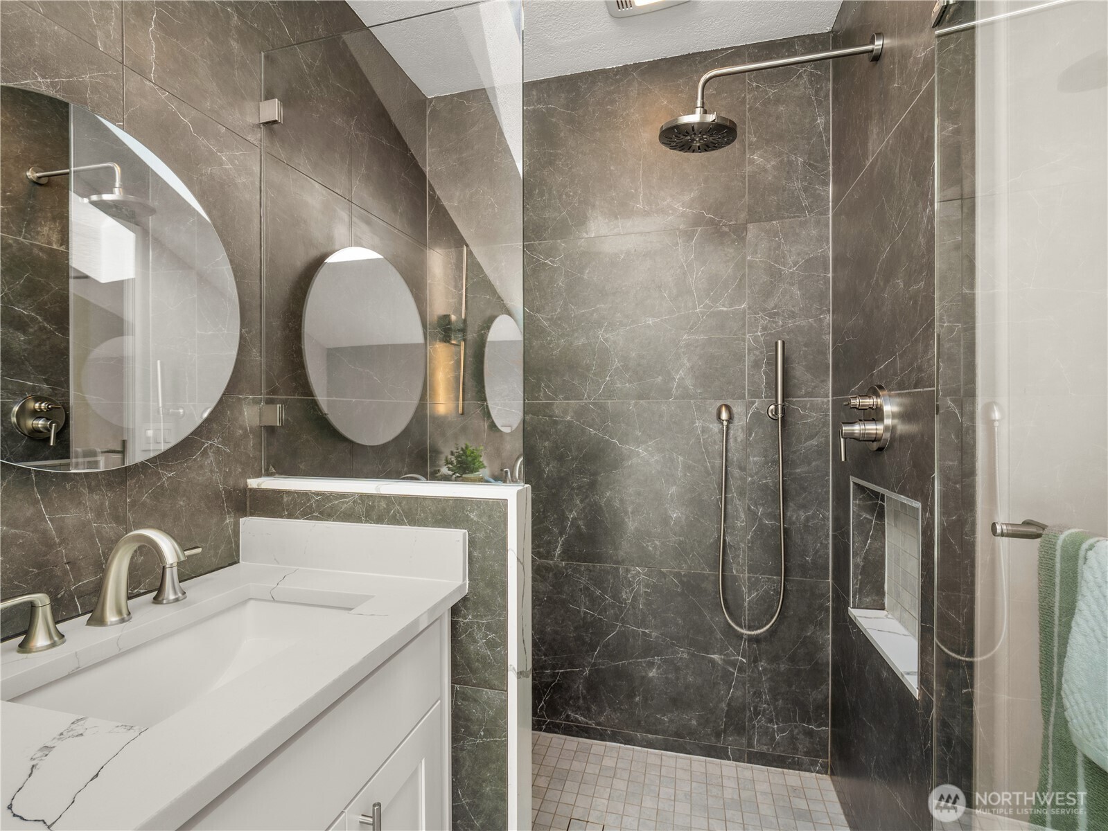 22713 NE 12th Place , Sammamish, WA 98074