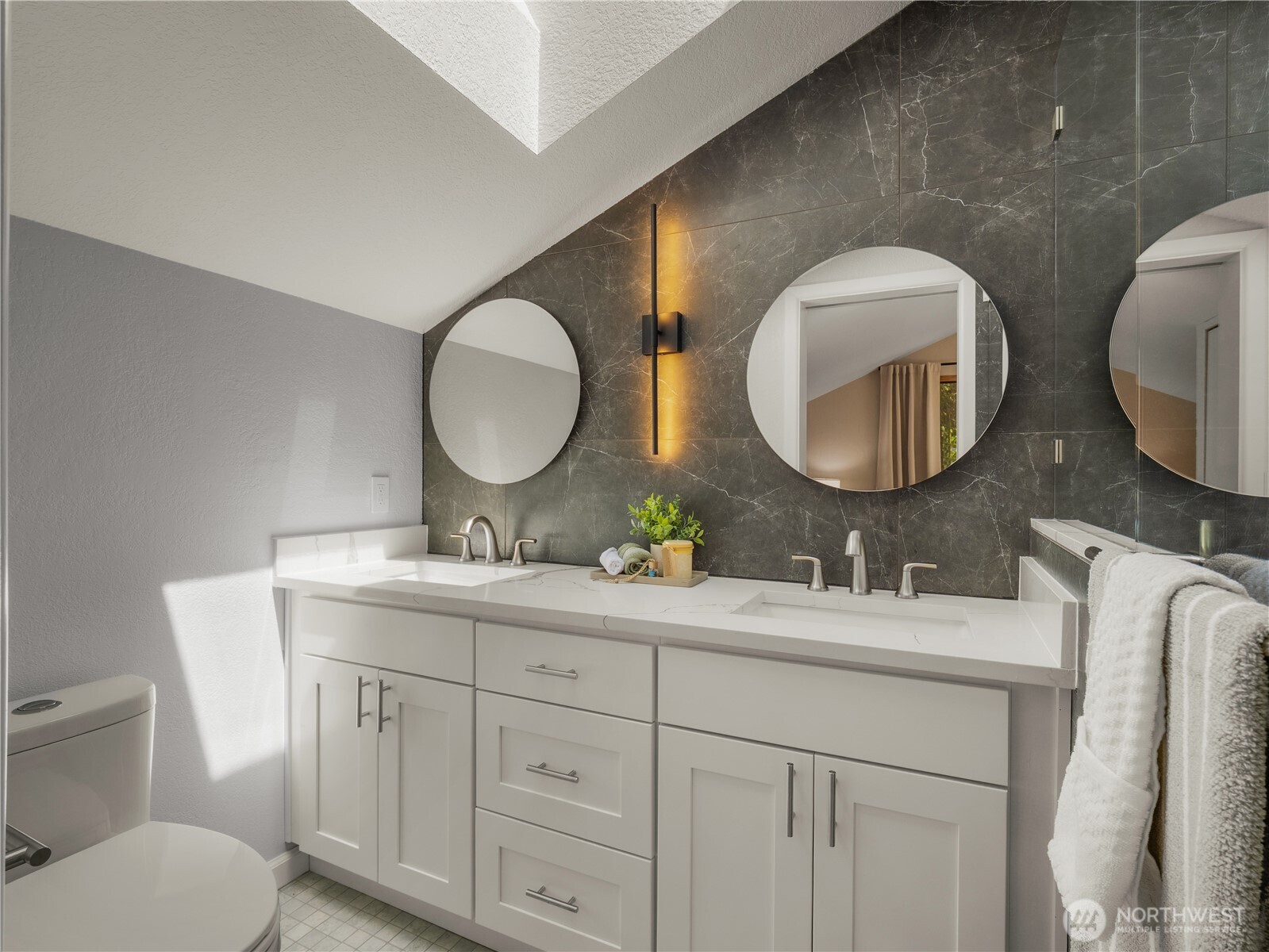 22713 NE 12th Place , Sammamish, WA 98074