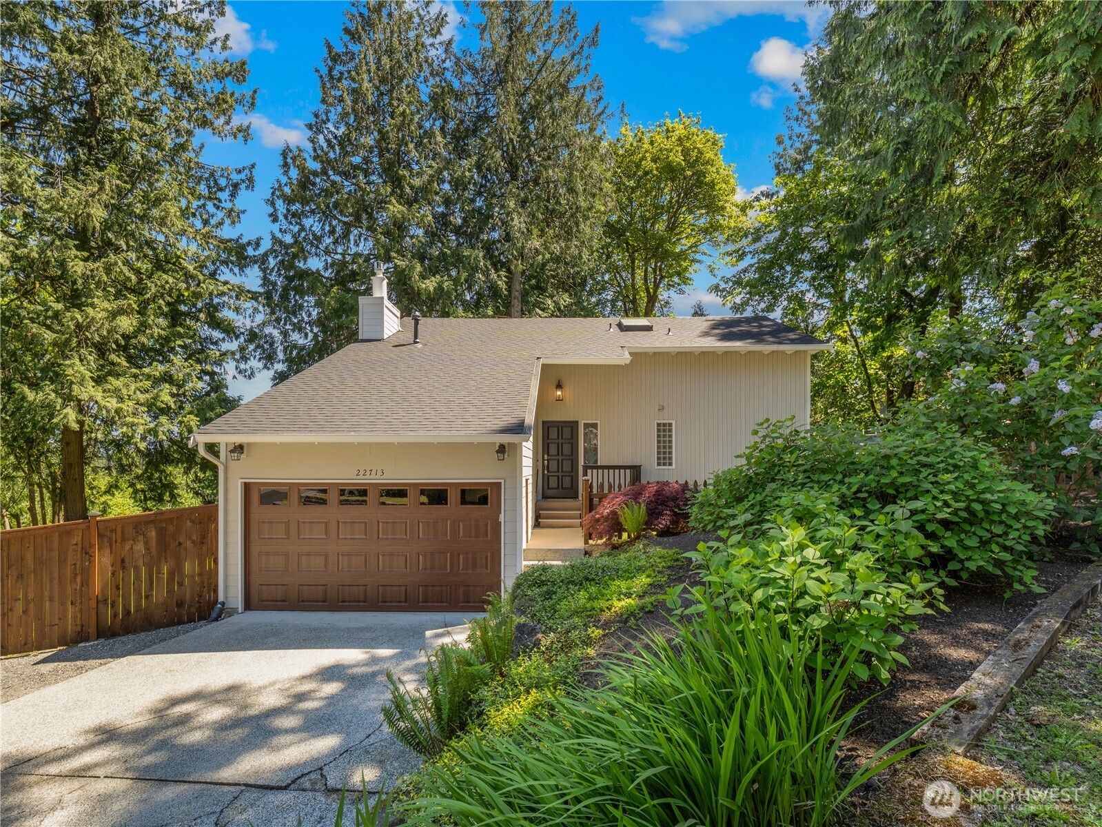 22713 NE 12th Place , Sammamish, WA 98074