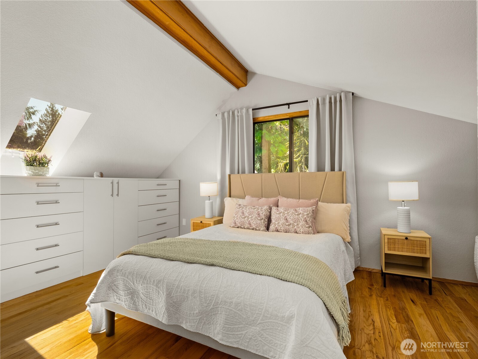 22713 NE 12th Place , Sammamish, WA 98074
