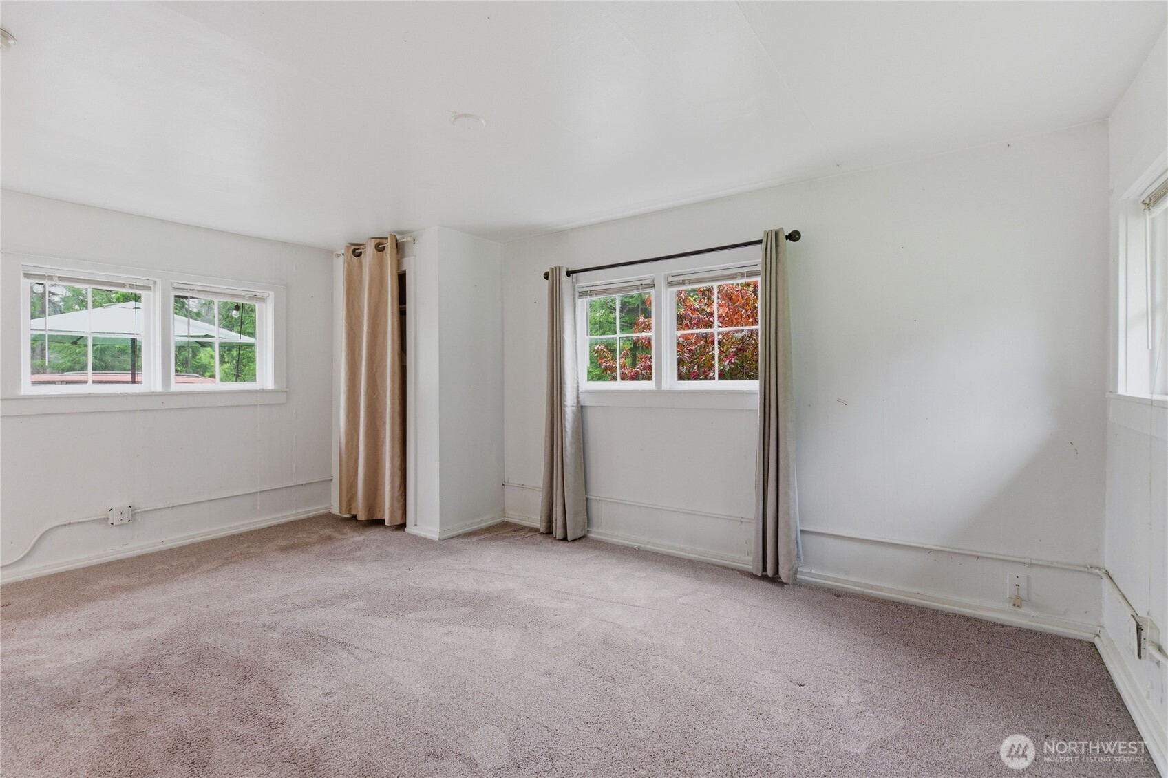 6557 Cultus Bay Road , Clinton, WA 98236