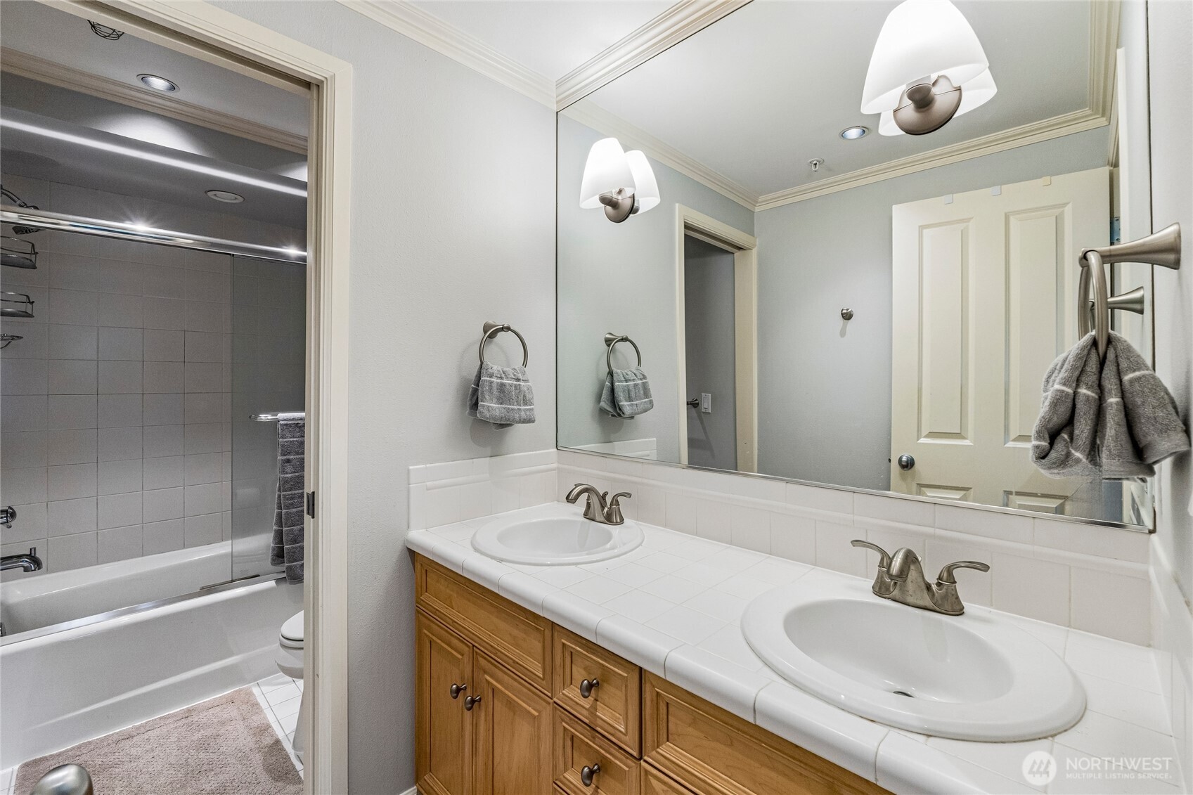 1929 43rd Avenue E #200, Seattle, WA 98112