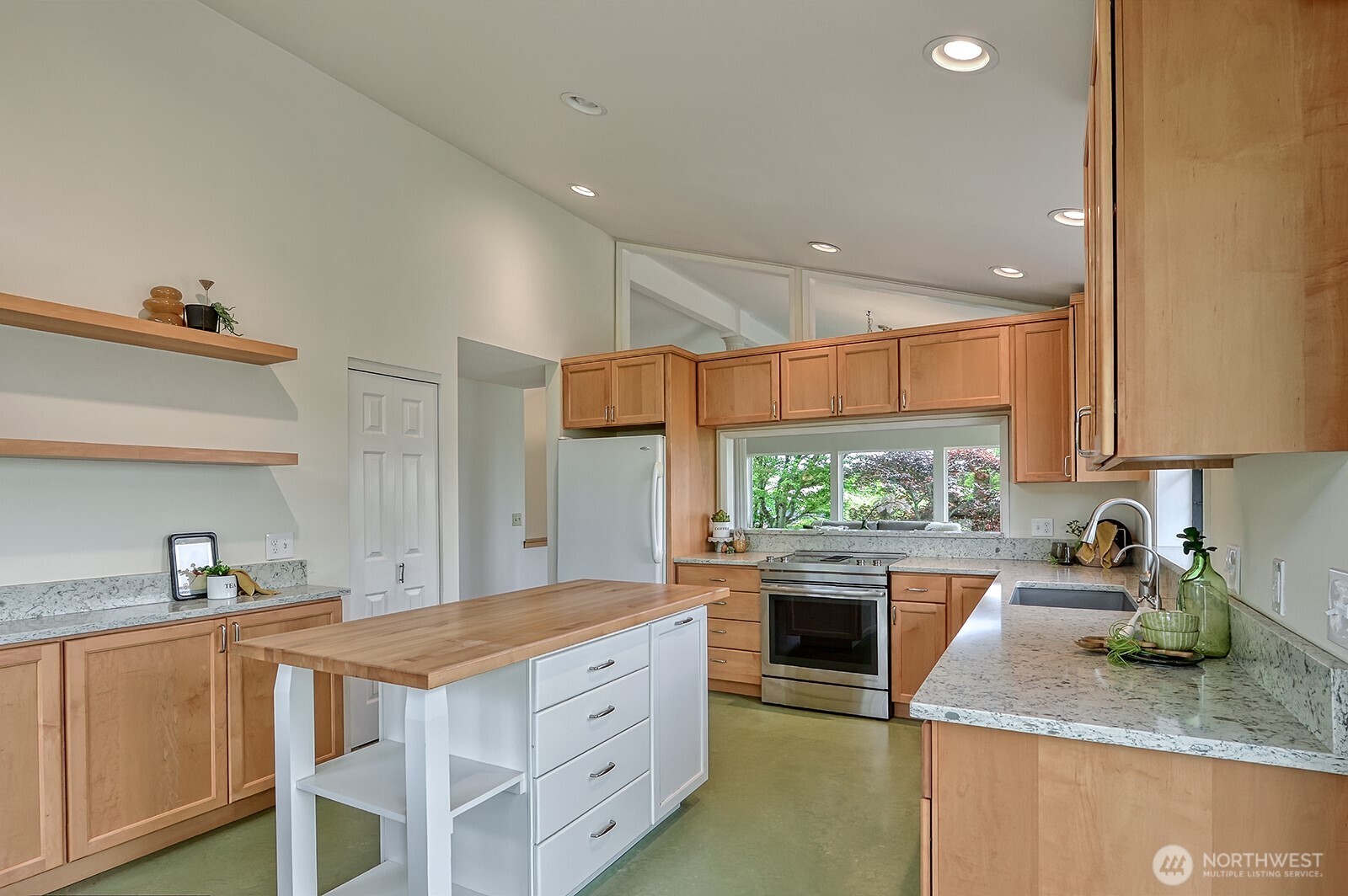 1008 W Toledo Street , Bellingham, WA 98229