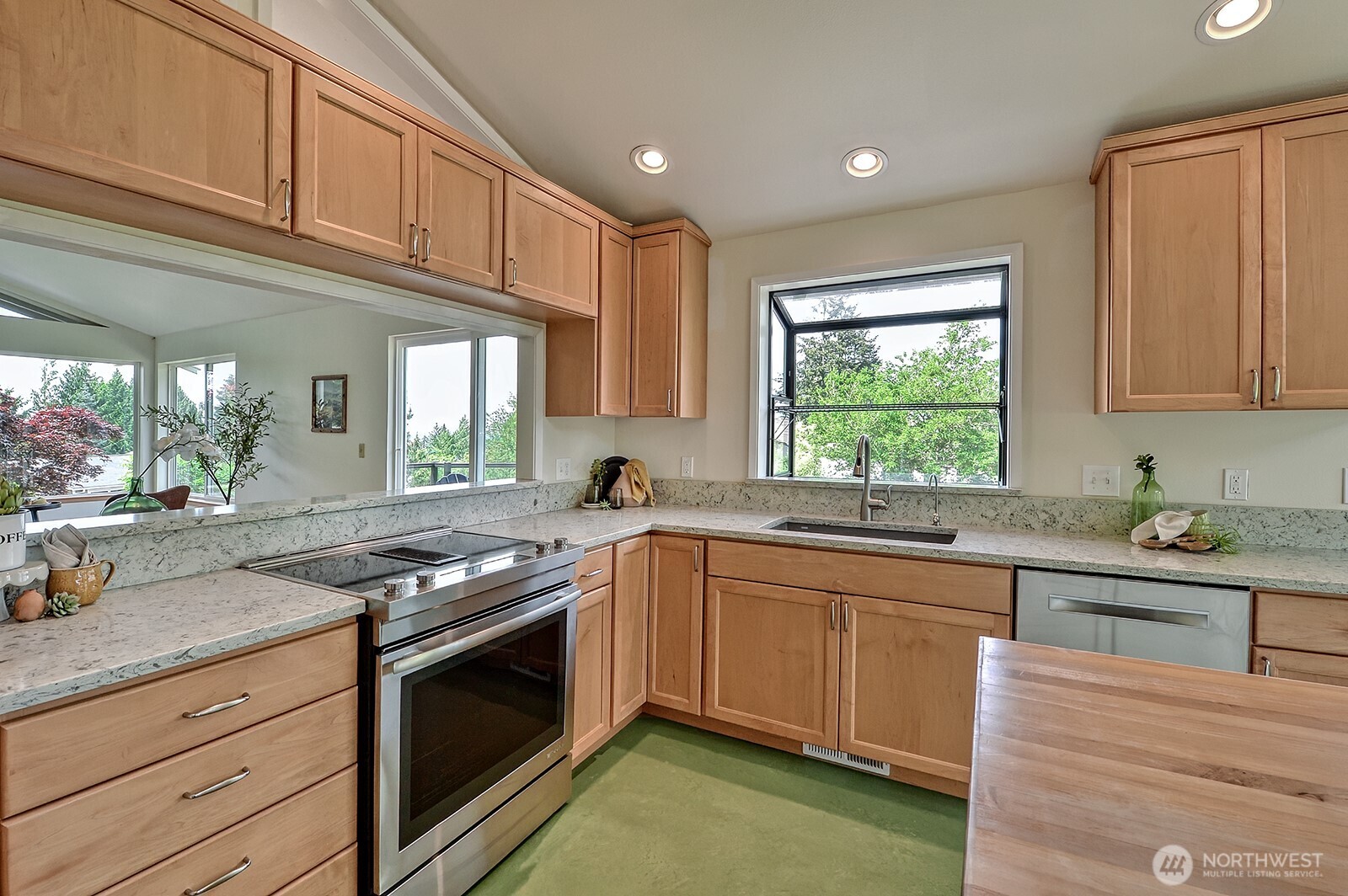 1008 W Toledo Street , Bellingham, WA 98229