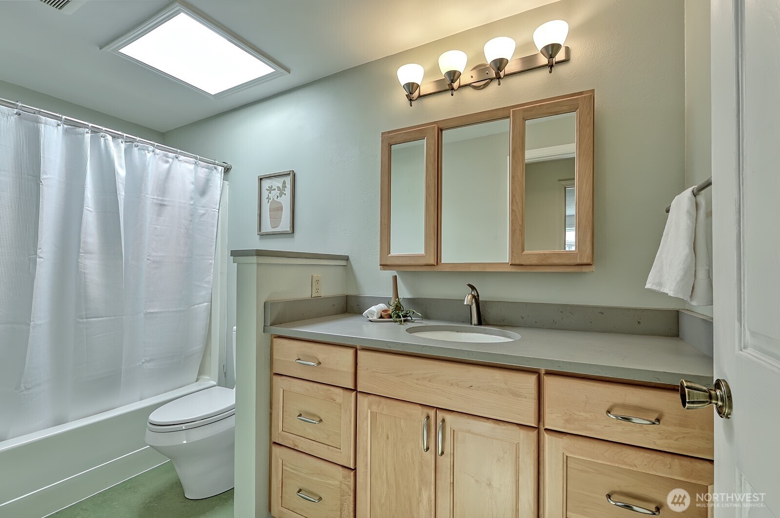1008 W Toledo Street , Bellingham, WA 98229