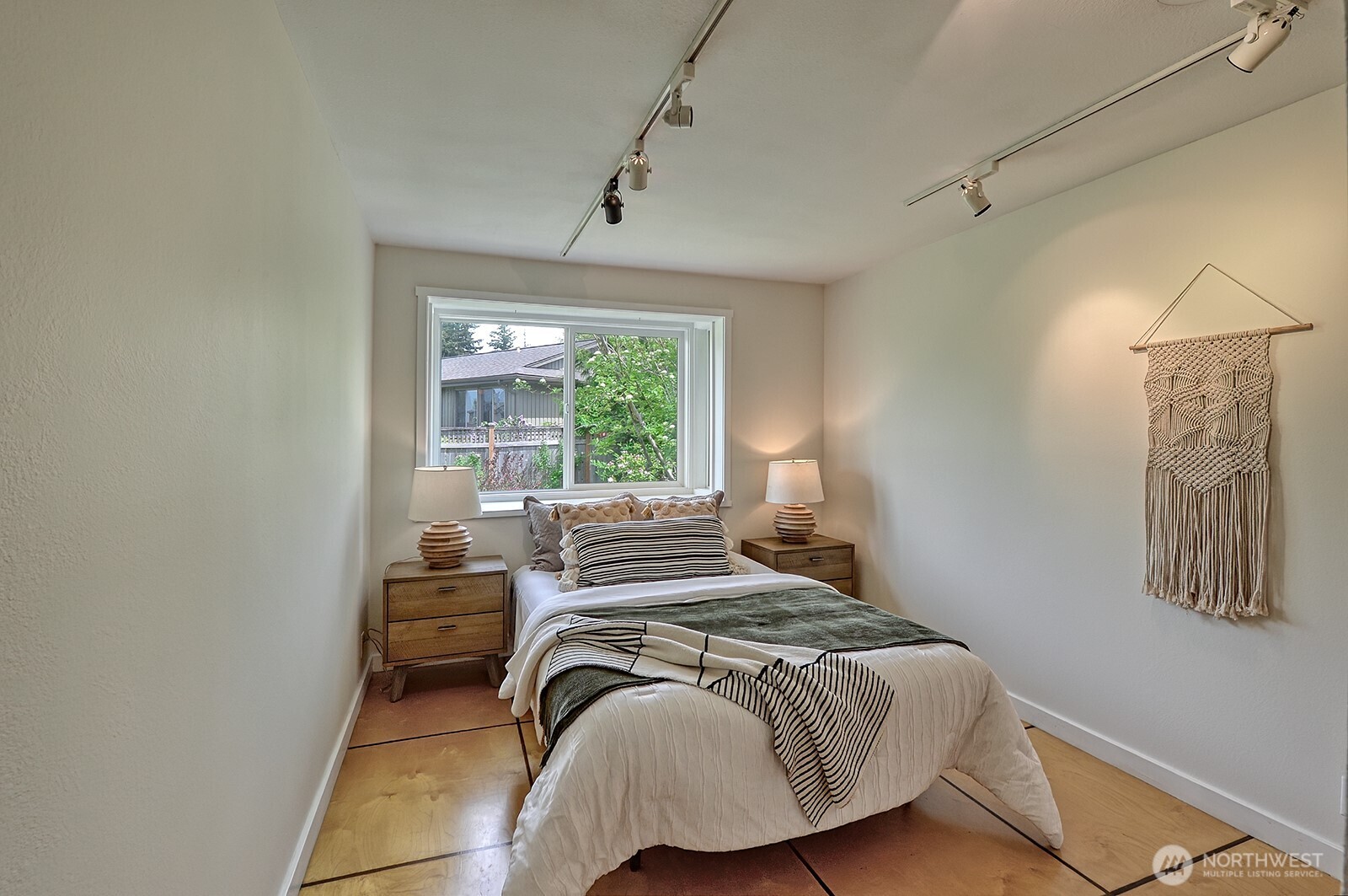 1008 W Toledo Street , Bellingham, WA 98229