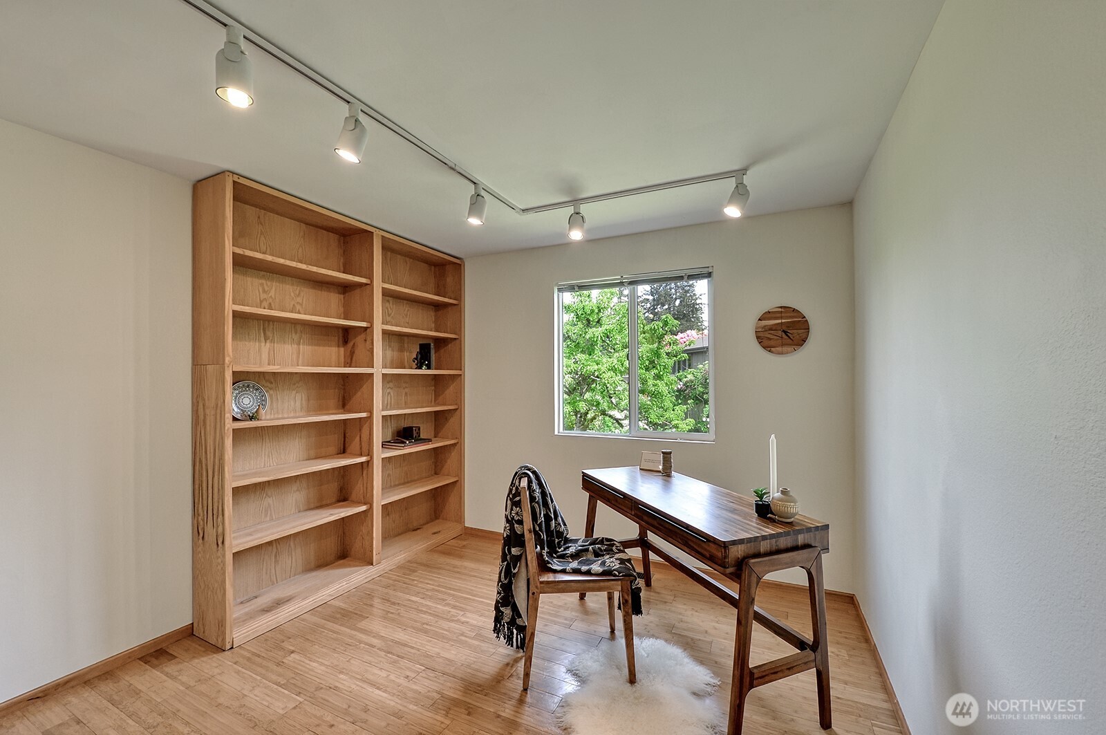 1008 W Toledo Street , Bellingham, WA 98229