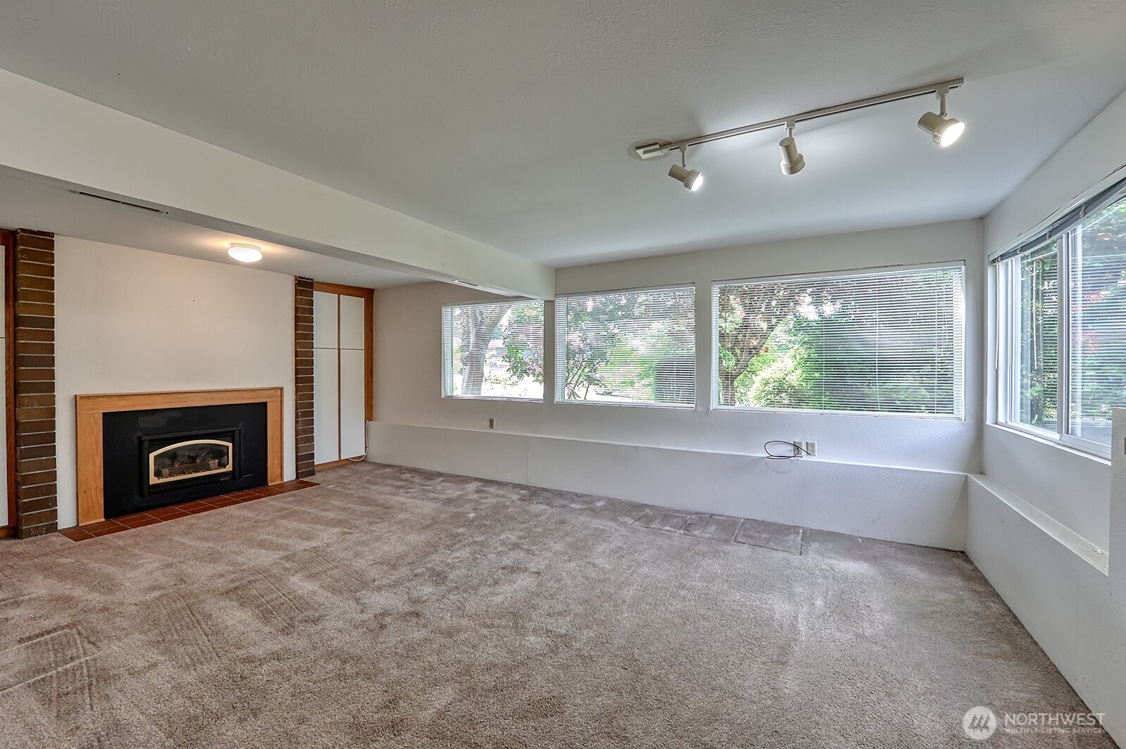 1008 W Toledo Street , Bellingham, WA 98229