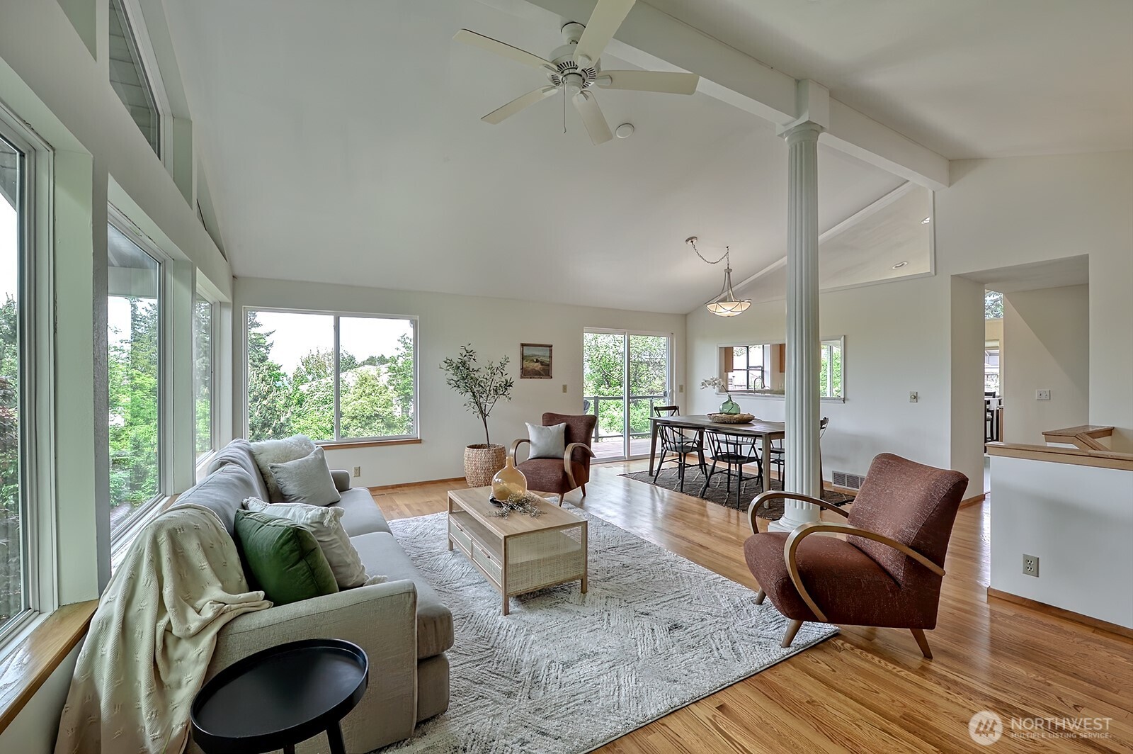 1008 W Toledo Street , Bellingham, WA 98229