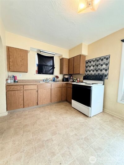 216 Cherry Avenue W, Omak, WA 98841 - Photo 6