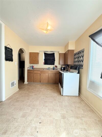216 Cherry Avenue W, Omak, WA 98841 - Photo 7