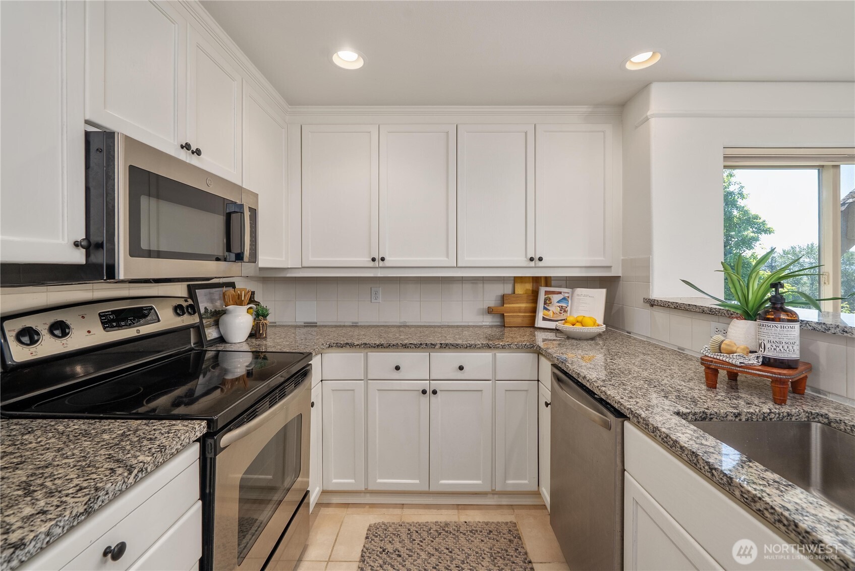 15335 Sunwood Boulevard #C301, Tukwila, WA 98188