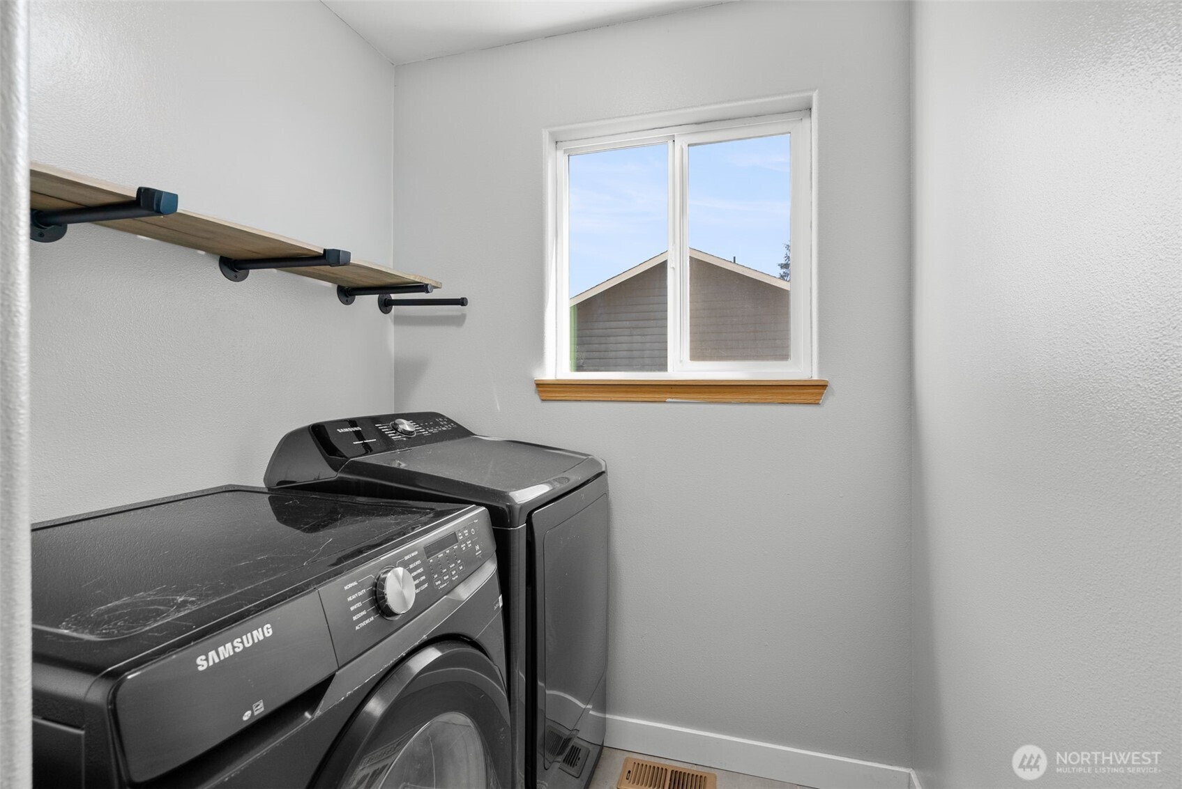 100 E Cardinal Court , Allyn, WA 98524
