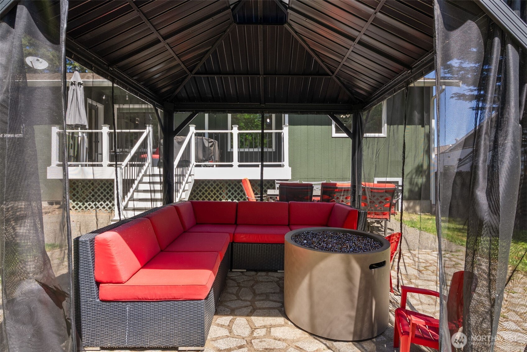100 E Cardinal Court , Allyn, WA 98524