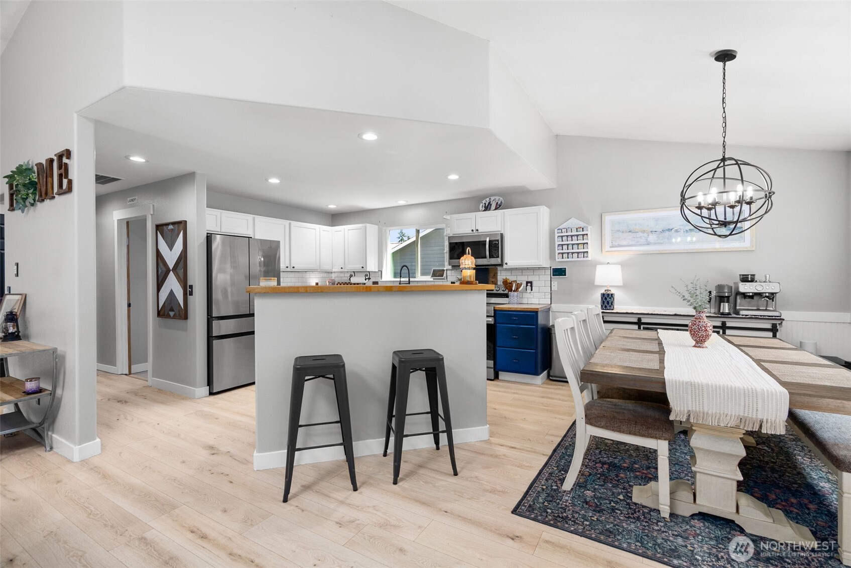 100 E Cardinal Court , Allyn, WA 98524